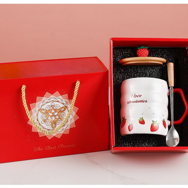 Bamboo Lid Strawberry Mug Large Capacity Ceramic Mug