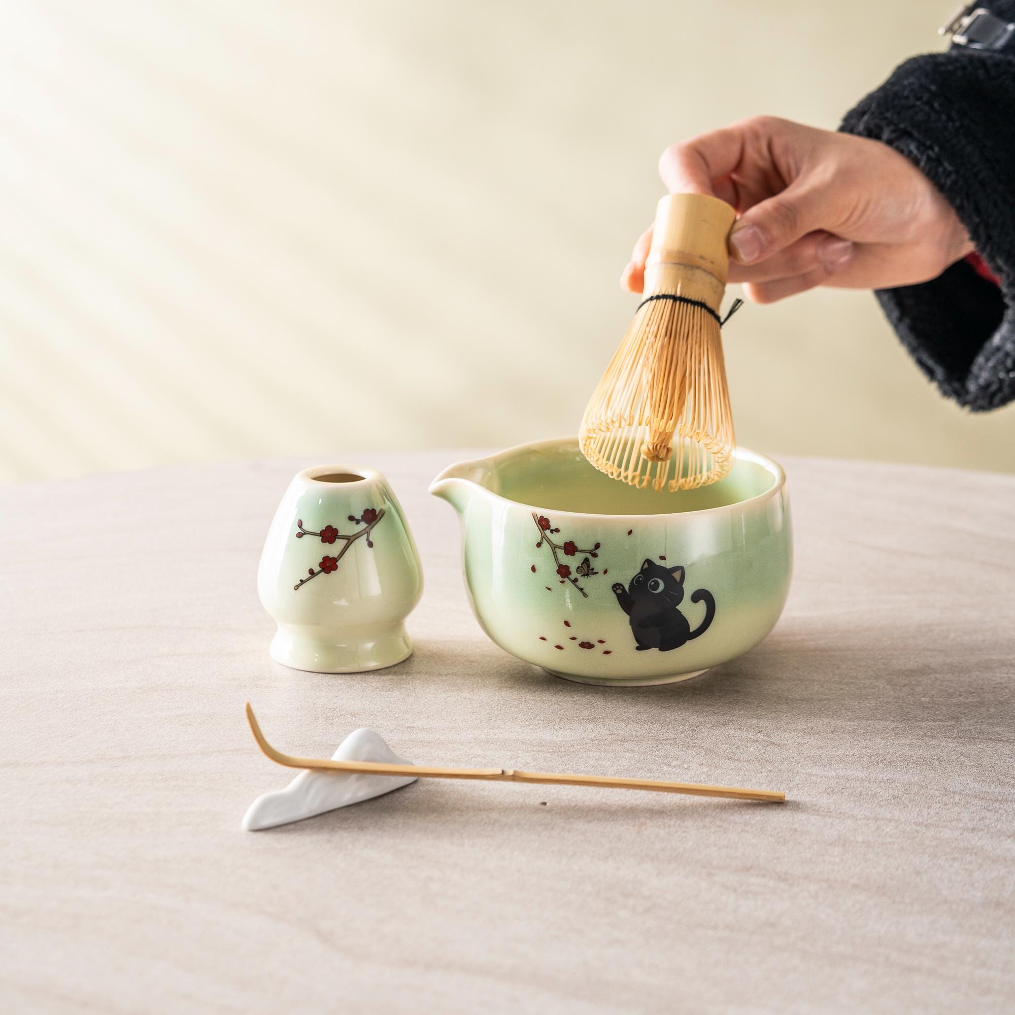 black-black-cat-cat-ceramic-matcha-bowl-set-with-bamboo-whisk-450ml-starter-kit-03 Black Black Cat Cat Ceramic Matcha Bowl Set with Bamboo Whisk, 450ml Starter Kit