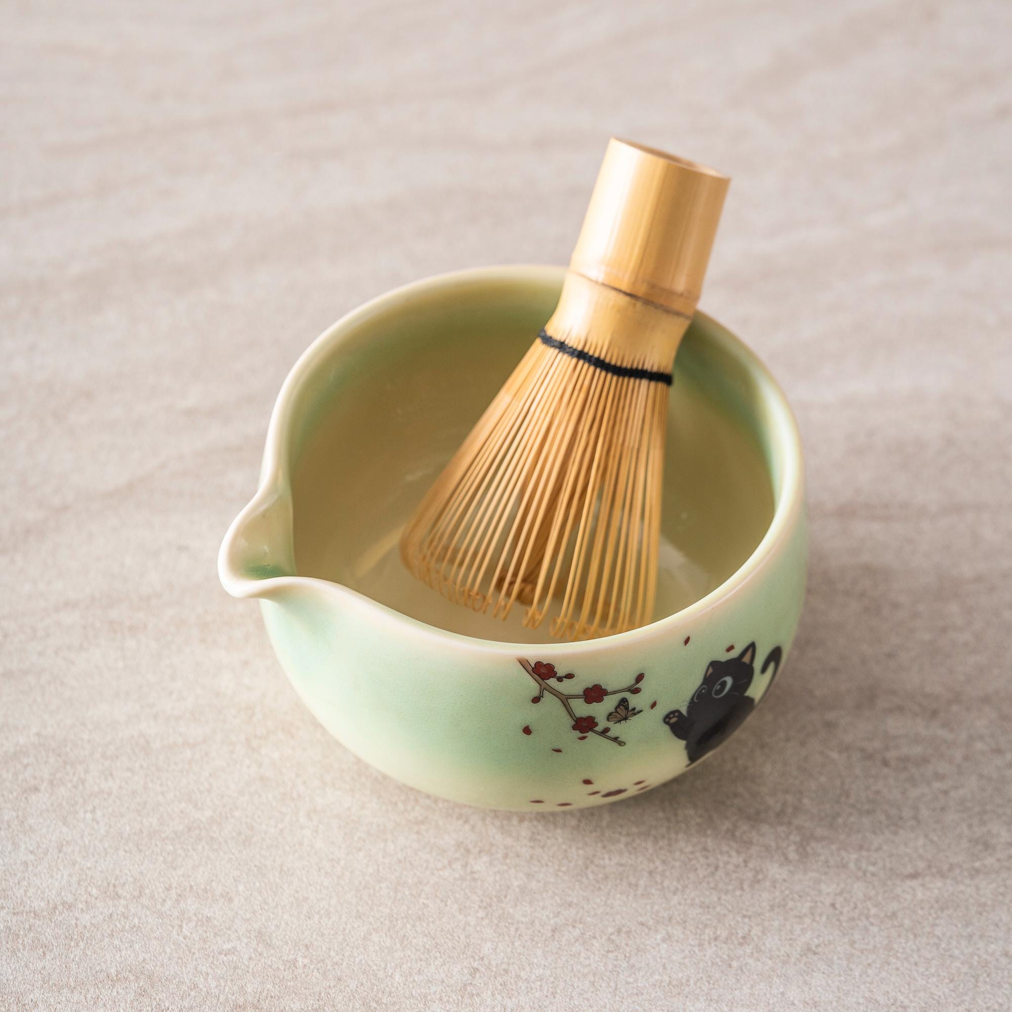 black-black-cat-cat-ceramic-matcha-bowl-set-with-bamboo-whisk-450ml-starter-kit-05 Black Black Cat Cat Ceramic Matcha Bowl Set with Bamboo Whisk, 450ml Starter Kit