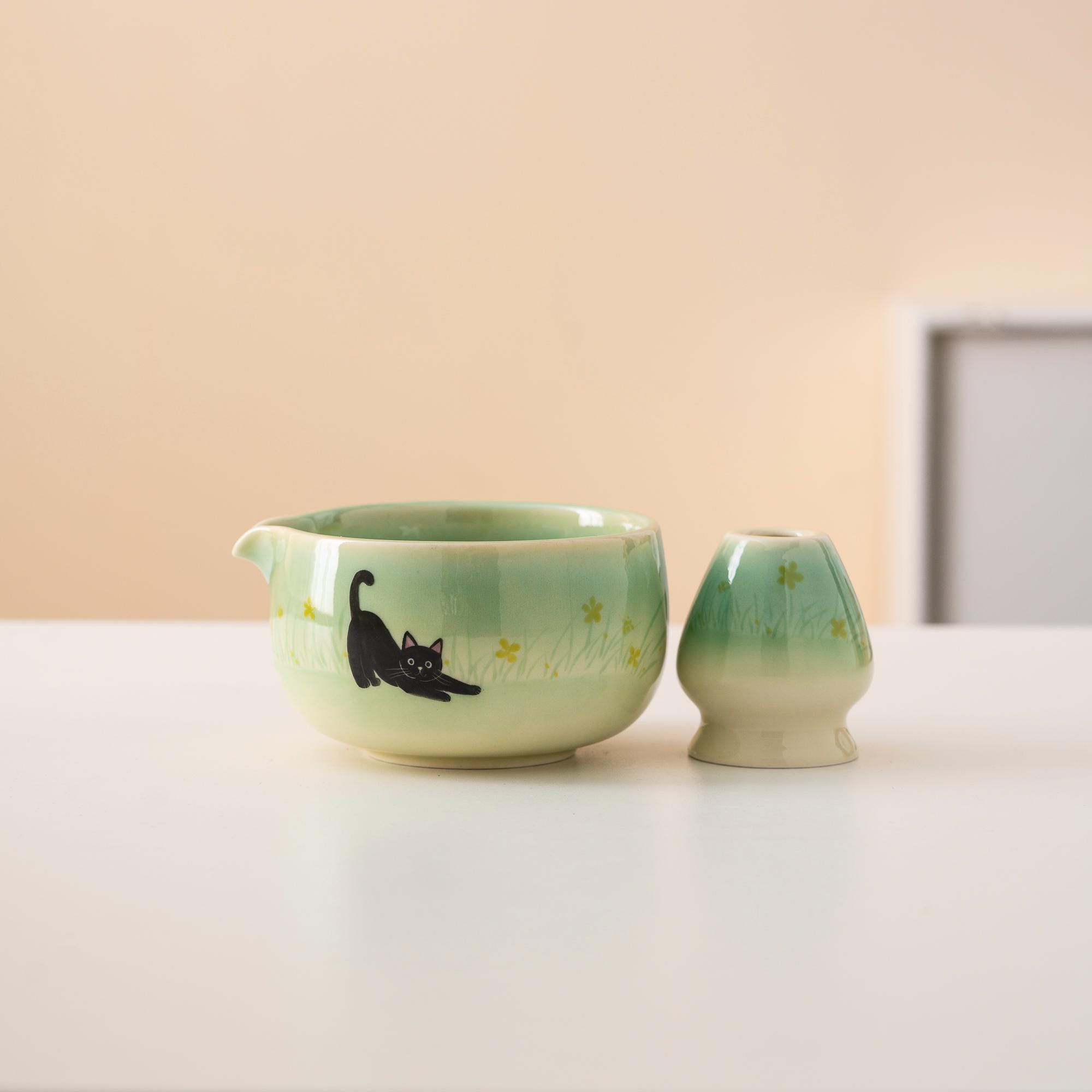 black-black-cat-cat-ceramic-matcha-bowl-set-with-spout-bamboo-whisk-and-holder-450ml-starter-kit-02 Black Black Cat Cat Ceramic Matcha Bowl Set with Spout, Bamboo Whisk & Holder, 450ml Starter Kit