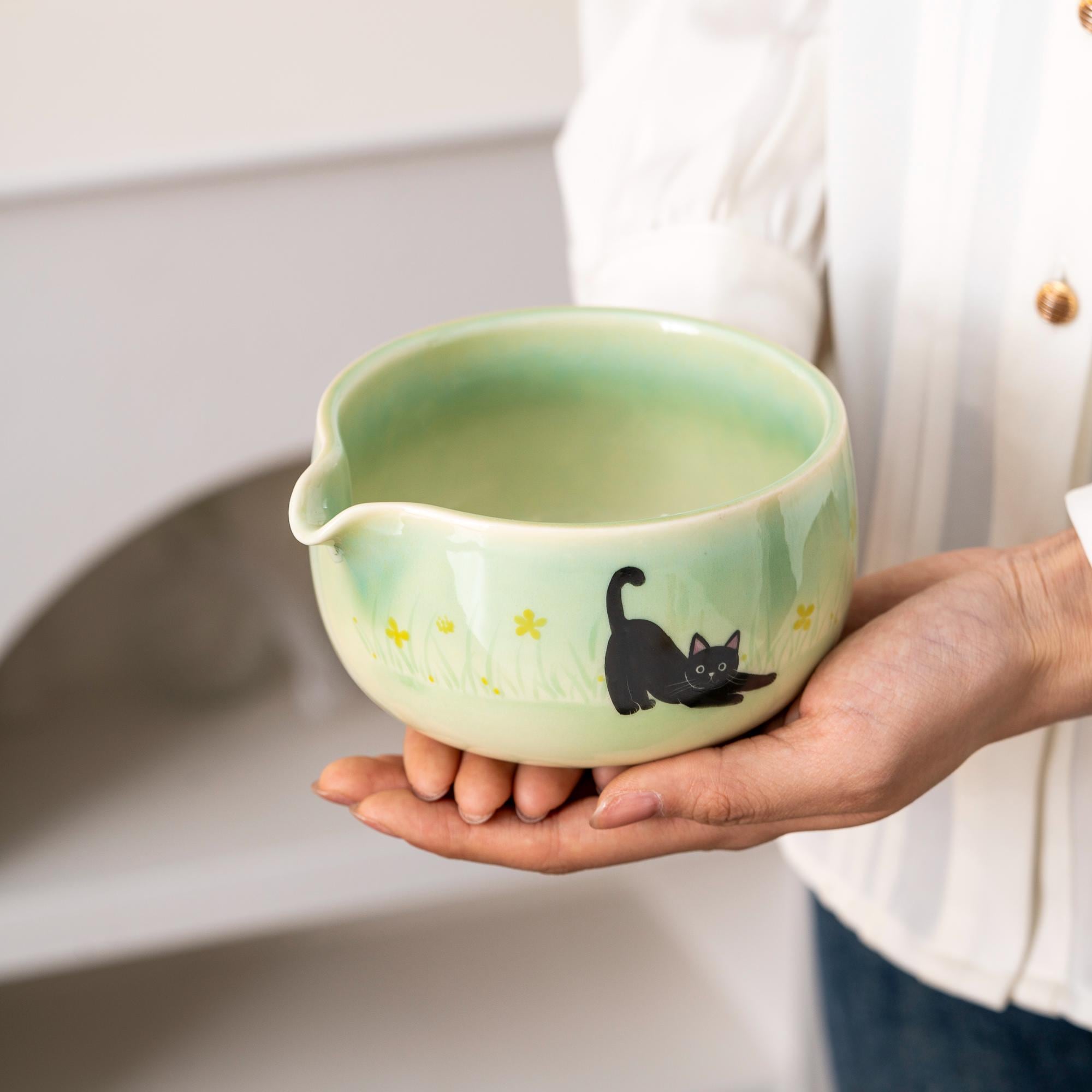 black-black-cat-cat-ceramic-matcha-bowl-set-with-spout-bamboo-whisk-and-holder-450ml-starter-kit-04 Black Black Cat Cat Ceramic Matcha Bowl Set with Spout, Bamboo Whisk & Holder, 450ml Starter Kit
