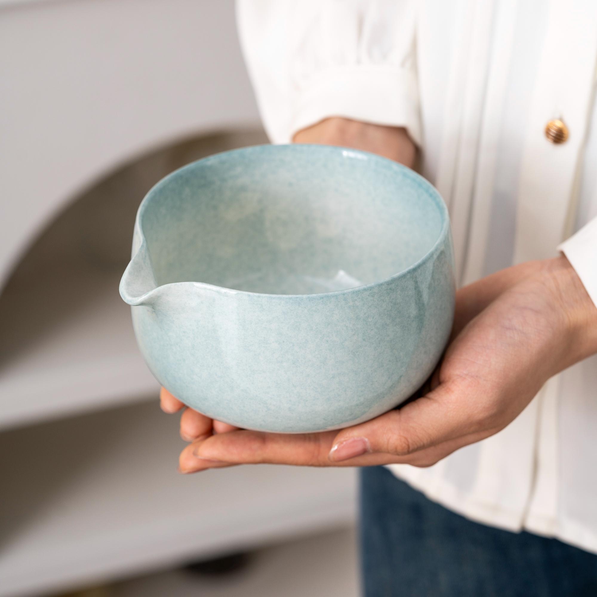 blue-ceramic-matcha-bowl-set-with-spout-bamboo-whisk-and-holder-450ml-gift-kit-04 Blue Ceramic Matcha Bowl Set with Spout, Bamboo Whisk & Holder, 450ml Gift Kit