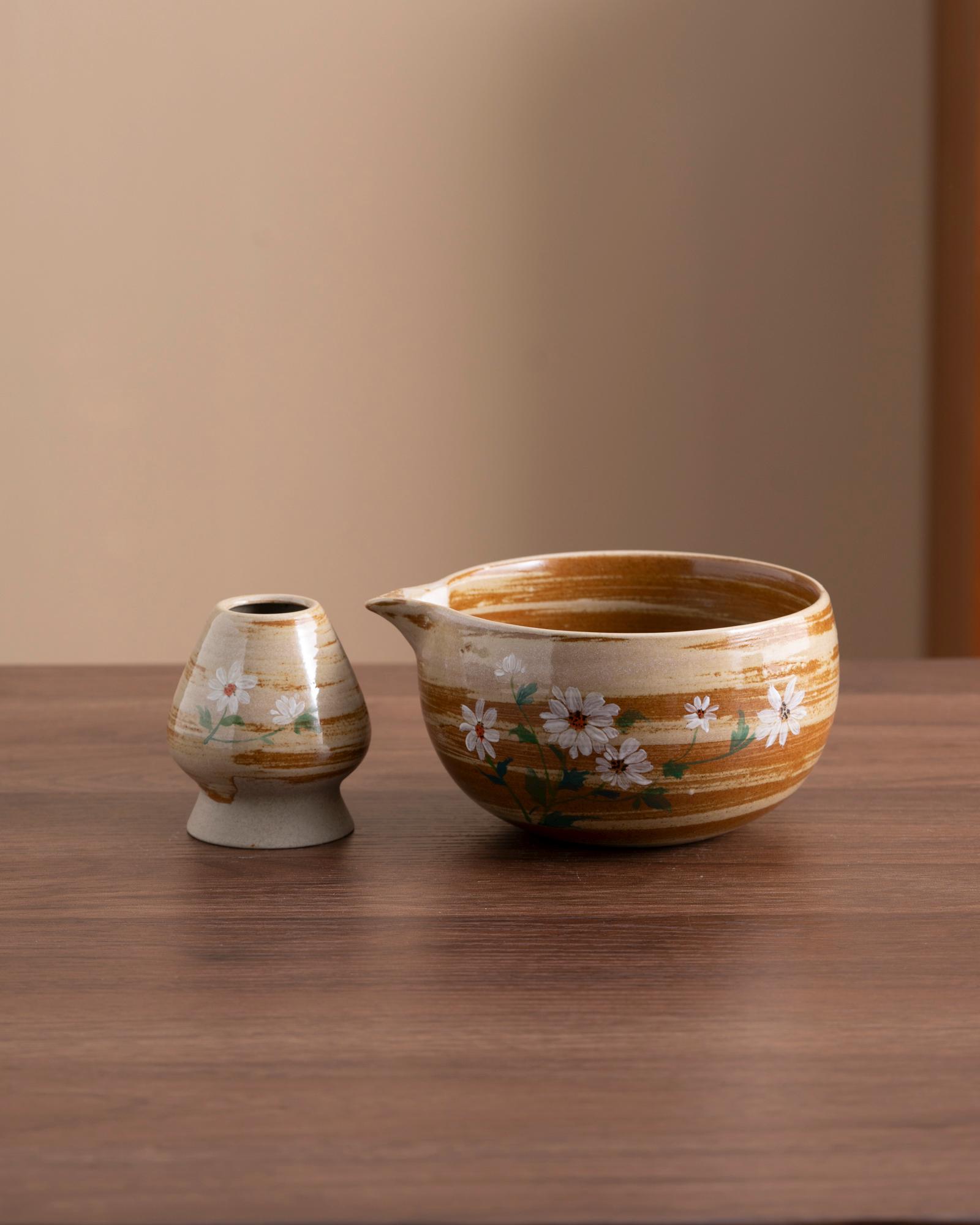 daisy-hand-painted-ceramic-matcha-bowl-set-with-bamboo-whisk-450ml-starter-kit-02 Daisy Hand-painted Ceramic Matcha Bowl Set with Bamboo Whisk, 450ml Starter Kit