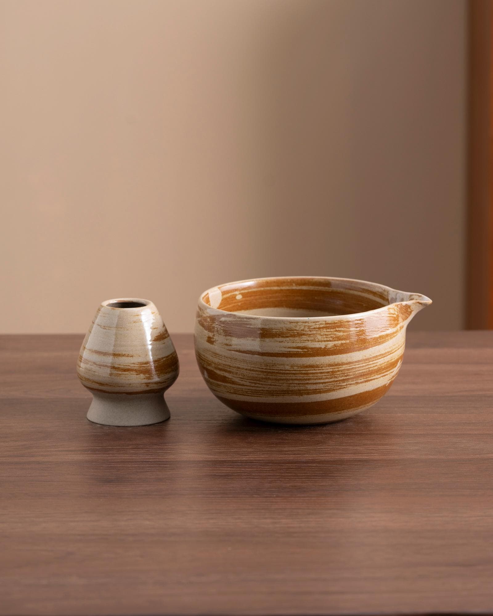 daisy-hand-painted-ceramic-matcha-bowl-set-with-bamboo-whisk-450ml-starter-kit-03 Daisy Hand-painted Ceramic Matcha Bowl Set with Bamboo Whisk, 450ml Starter Kit