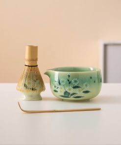 Daisy Hand-painted Ceramic Matcha Bowl Set with Spout, Bamboo Whisk & Holder, 450ml Gift Kit