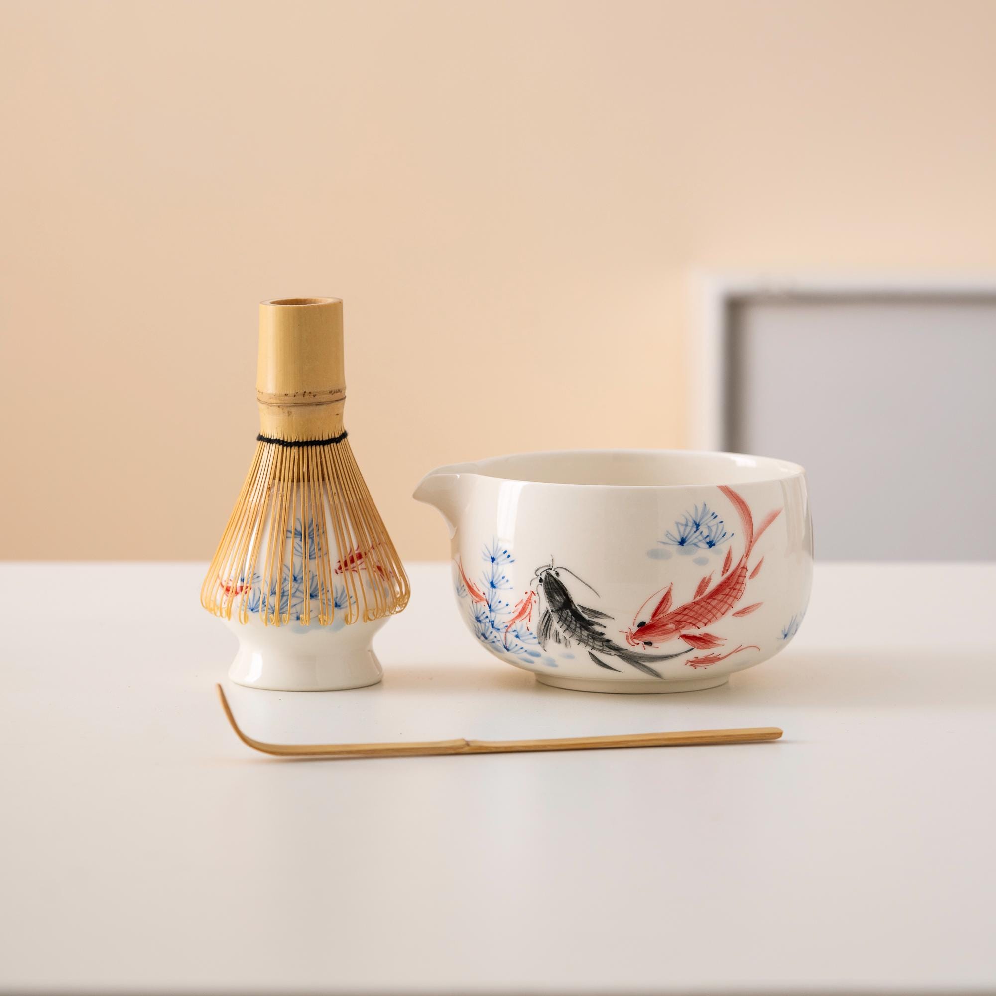 fish-hand-painted-ceramic-matcha-bowl-set-with-spout-bamboo-whisk-and-holder-450ml-starter-kit-01 Fish Hand-painted Ceramic Matcha Bowl Set with Spout, Bamboo Whisk & Holder, 450ml Starter Kit