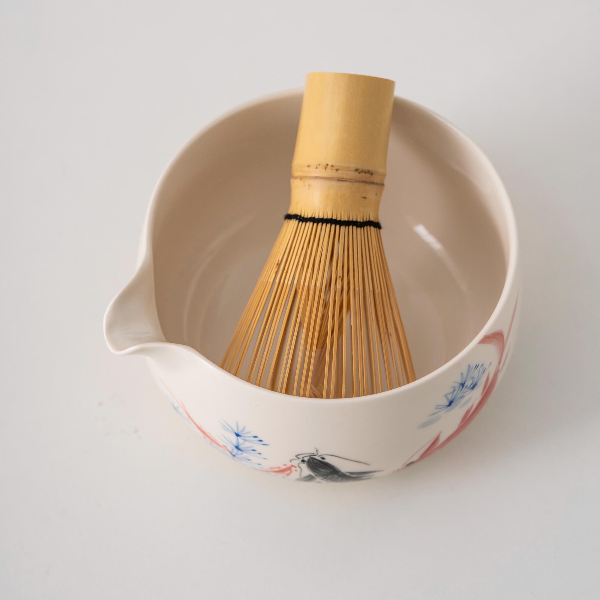 fish-hand-painted-ceramic-matcha-bowl-set-with-spout-bamboo-whisk-and-holder-450ml-starter-kit-06 Fish Hand-painted Ceramic Matcha Bowl Set with Spout, Bamboo Whisk & Holder, 450ml Starter Kit