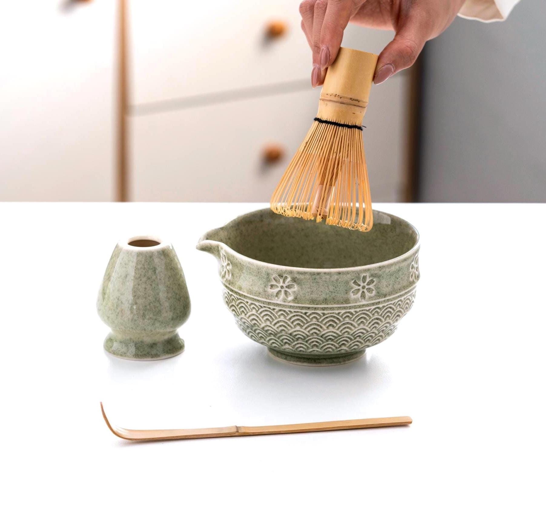 floral-ceramic-matcha-bowl-set-with-bamboo-whisk-and-holder-420ml-starter-kit-01 Floral Ceramic Matcha Bowl Set with Bamboo Whisk & Holder, 420ml Starter Kit