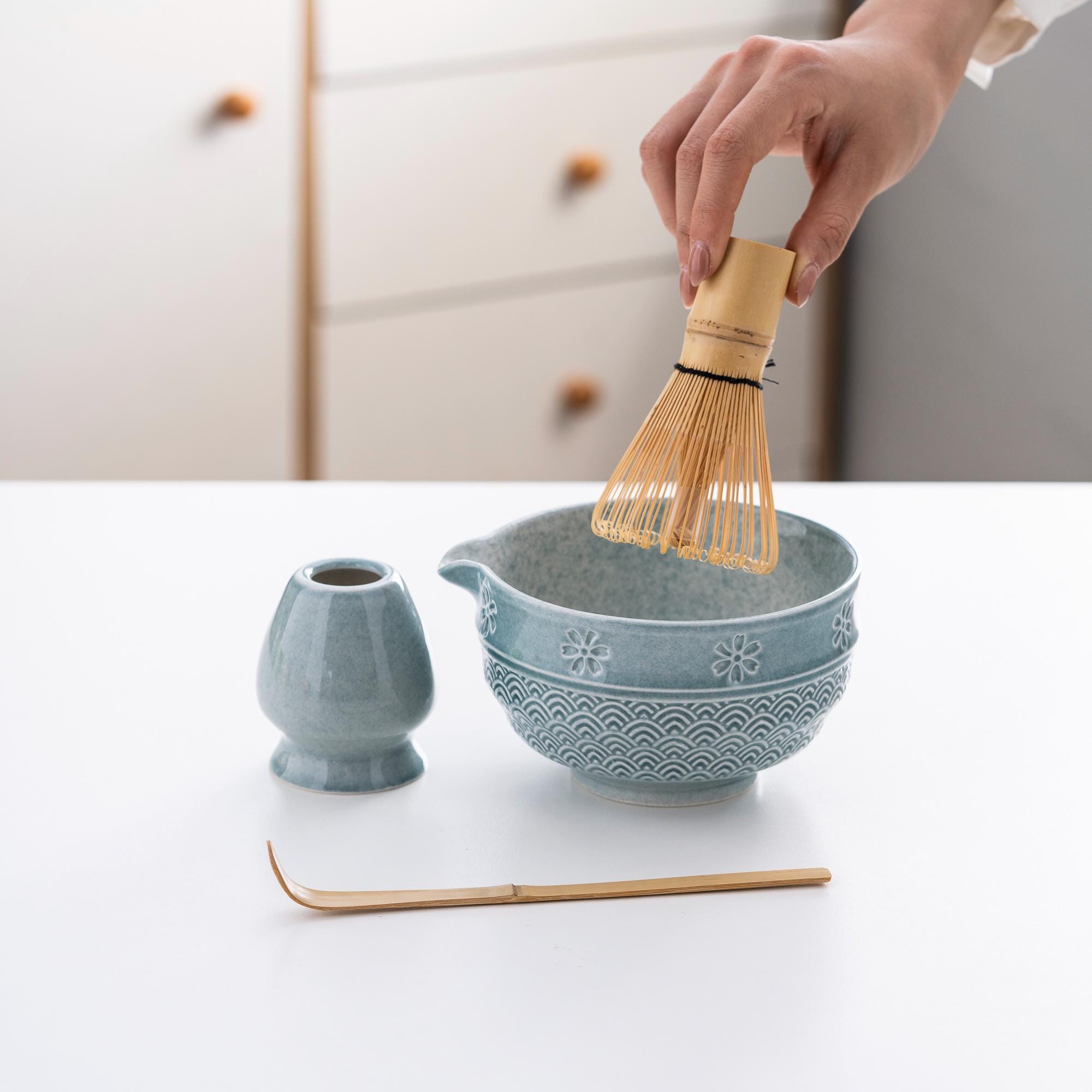 floral-ceramic-matcha-bowl-set-with-bamboo-whisk-and-holder-420ml-starter-kit-02 Floral Ceramic Matcha Bowl Set with Bamboo Whisk & Holder, 420ml Starter Kit