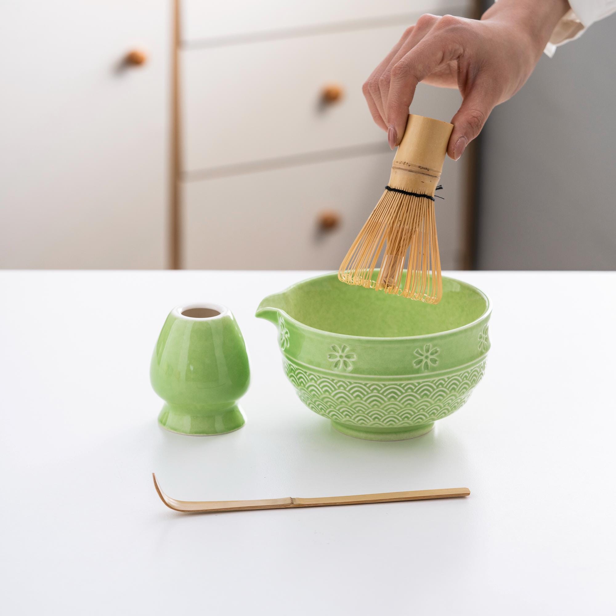 floral-ceramic-matcha-bowl-set-with-bamboo-whisk-and-holder-420ml-starter-kit-04 Floral Ceramic Matcha Bowl Set with Bamboo Whisk & Holder, 420ml Starter Kit