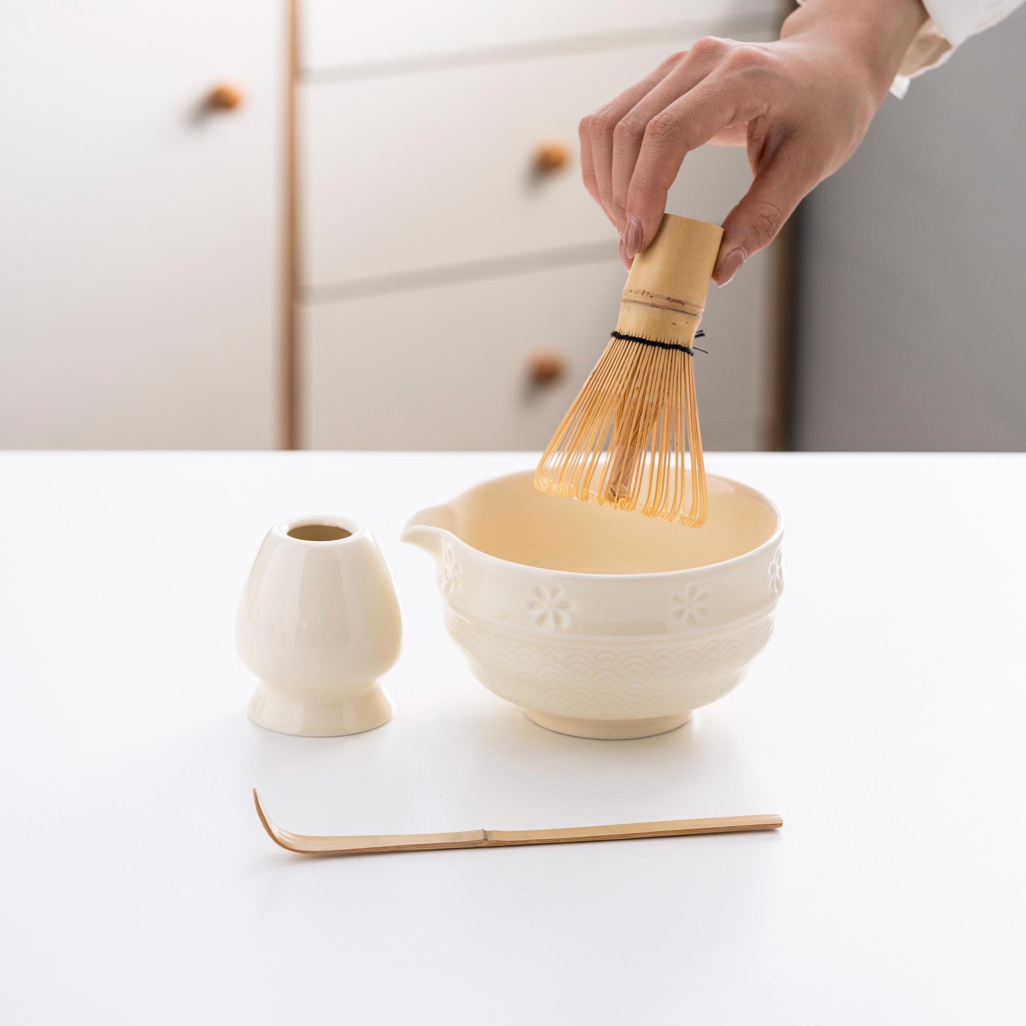 floral-ceramic-matcha-bowl-set-with-bamboo-whisk-and-holder-420ml-starter-kit-05 Floral Ceramic Matcha Bowl Set with Bamboo Whisk & Holder, 420ml Starter Kit