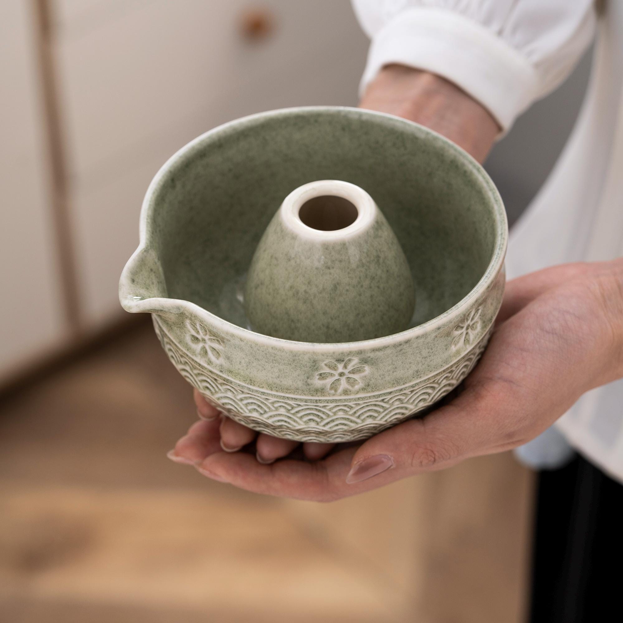 floral-ceramic-matcha-bowl-set-with-bamboo-whisk-and-holder-420ml-starter-kit-06 Floral Ceramic Matcha Bowl Set with Bamboo Whisk & Holder, 420ml Starter Kit