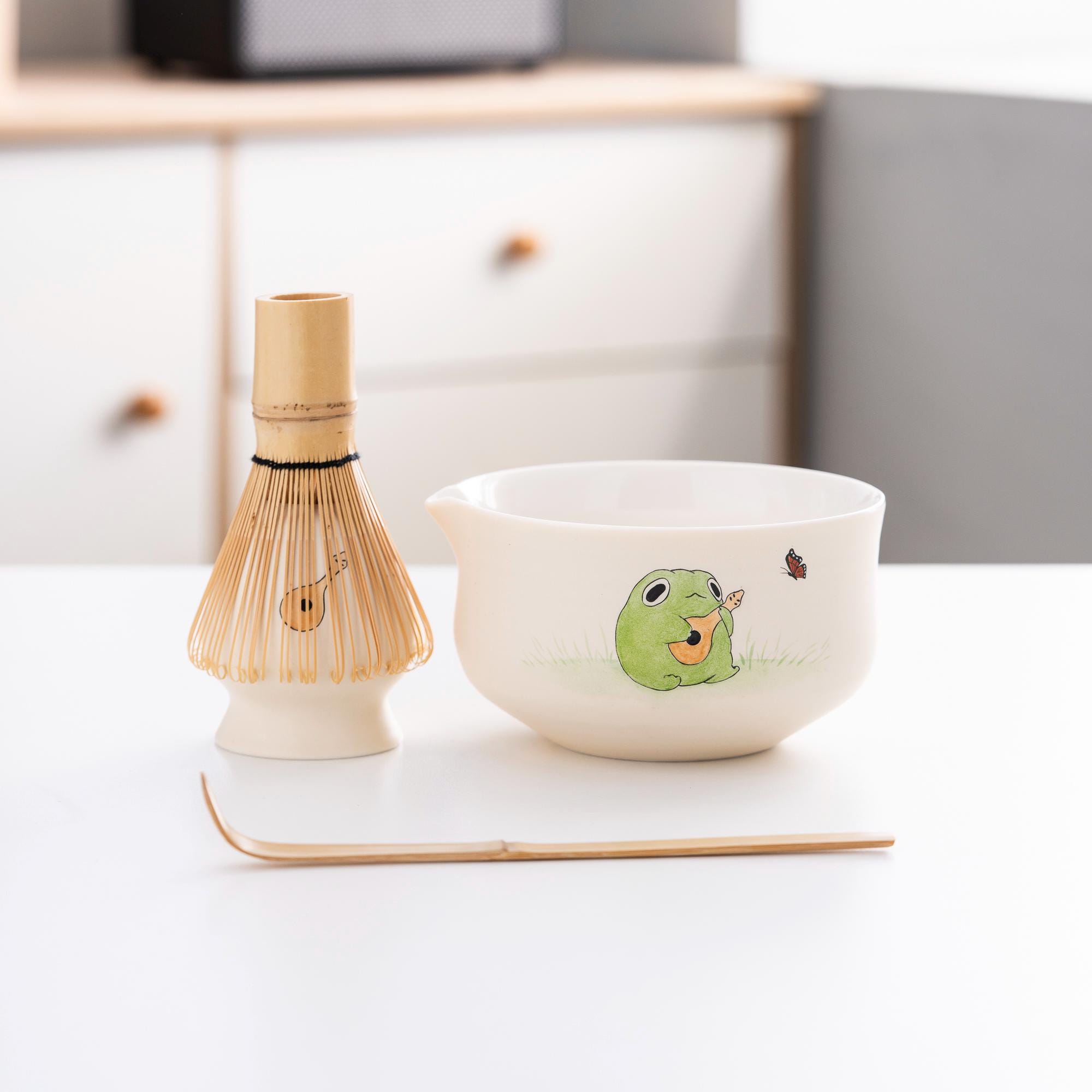 green-beige-hand-painted-ceramic-matcha-bowl-set-with-bamboo-whisk-and-holder-450ml-starter-kit-01 Green Beige Hand-painted Ceramic Matcha Bowl Set with Bamboo Whisk & Holder, 450ml Starter Kit