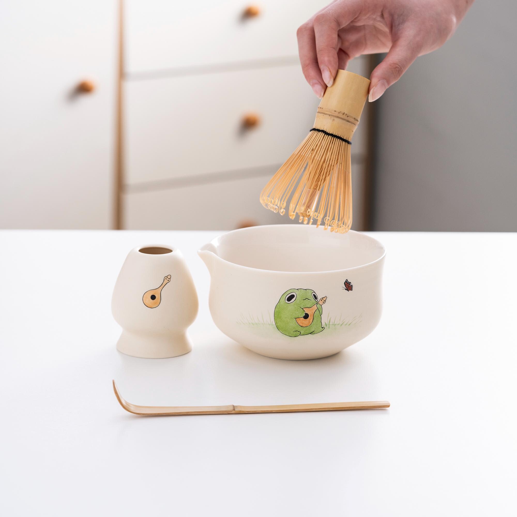 green-beige-hand-painted-ceramic-matcha-bowl-set-with-bamboo-whisk-and-holder-450ml-starter-kit-05 Green Beige Hand-painted Ceramic Matcha Bowl Set with Bamboo Whisk & Holder, 450ml Starter Kit