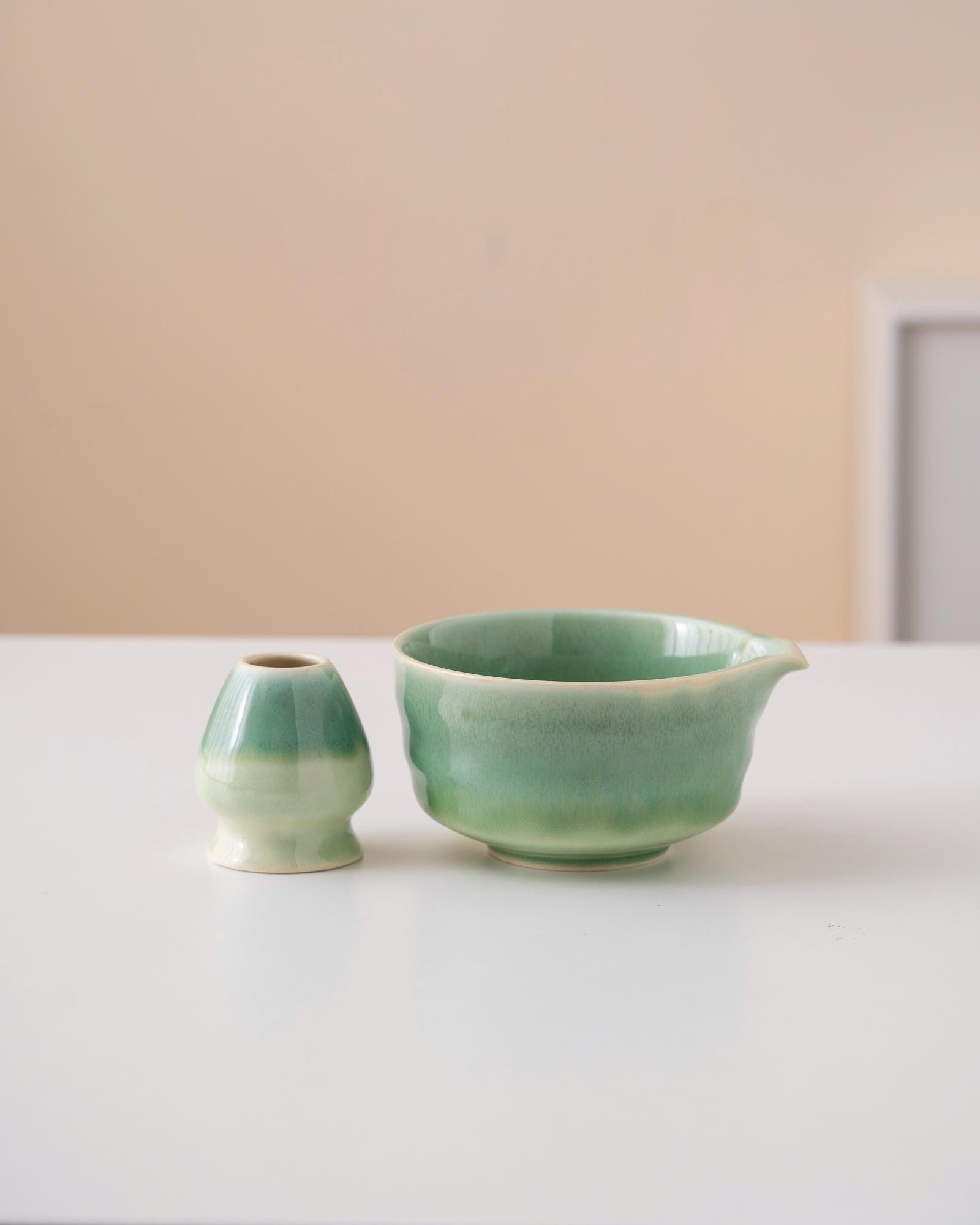 green-black-black-cat-ceramic-matcha-bowl-set-with-bamboo-whisk-and-holder-450ml-starter-kit-03 Green Black Black Cat Ceramic Matcha Bowl Set with Bamboo Whisk & Holder, 450ml Starter Kit