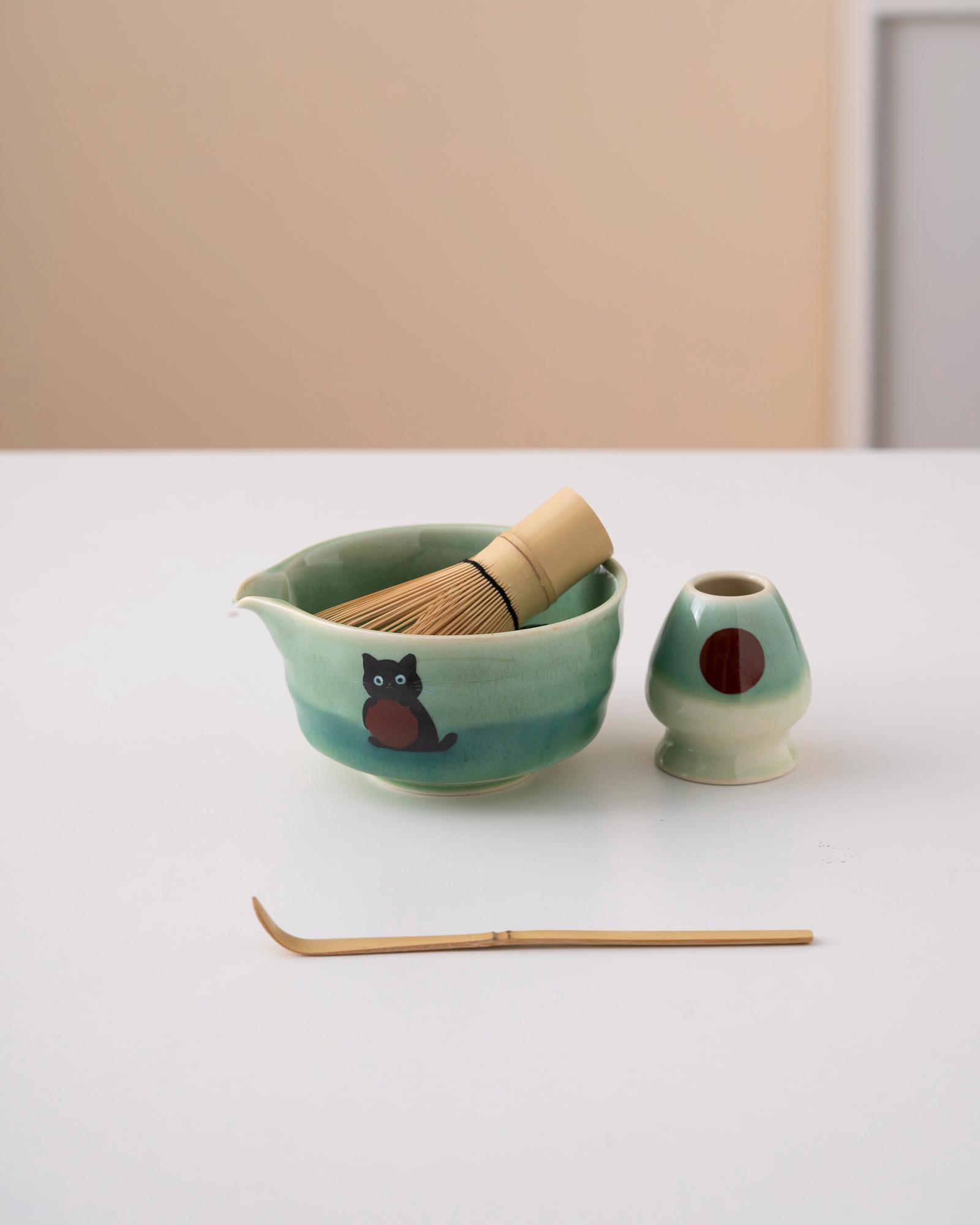 green-black-black-cat-ceramic-matcha-bowl-set-with-bamboo-whisk-and-holder-450ml-starter-kit-05 Green Black Black Cat Ceramic Matcha Bowl Set with Bamboo Whisk & Holder, 450ml Starter Kit