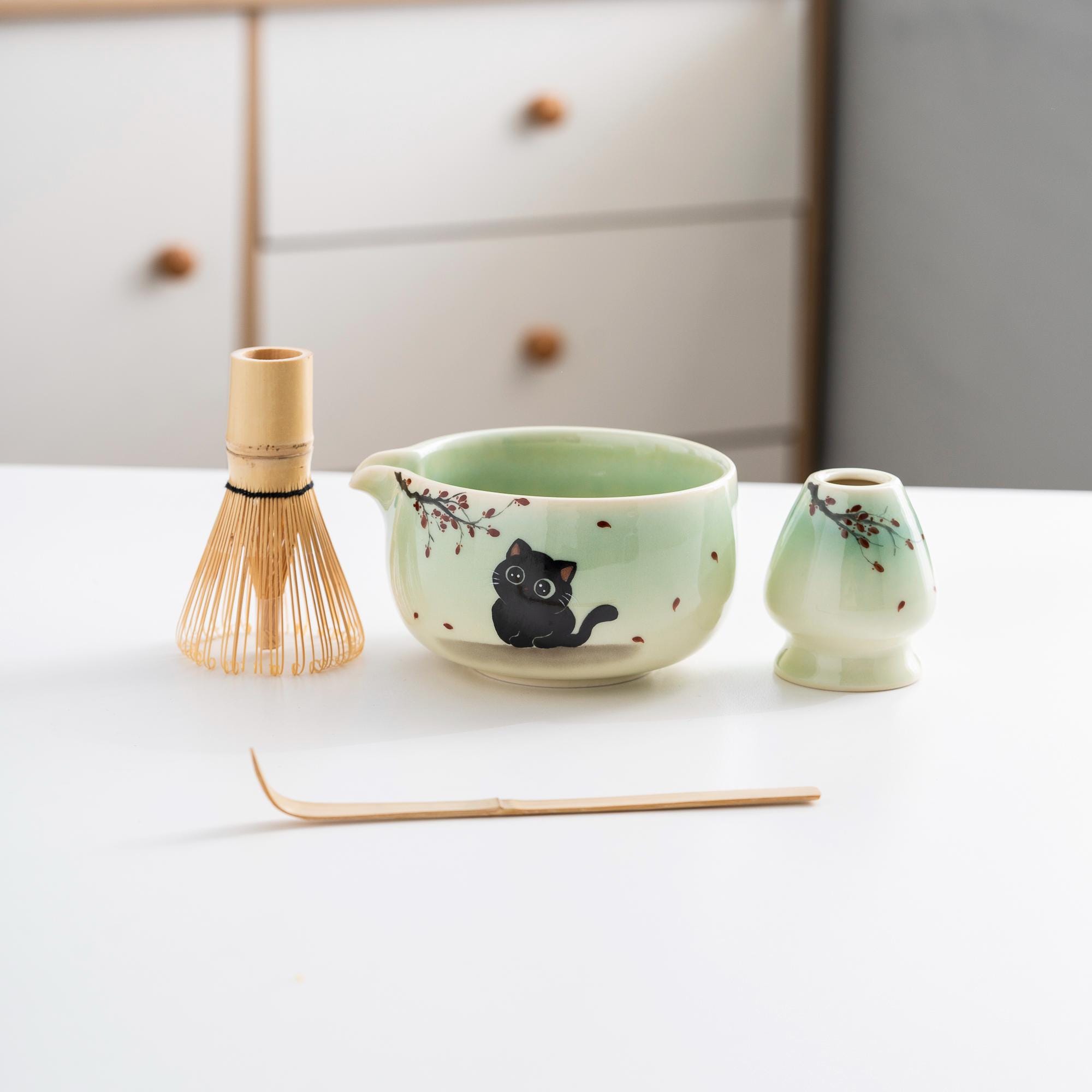 green-cat-hand-painted-ceramic-matcha-bowl-set-with-bamboo-whisk-450ml-starter-kit-01 Green Cat Hand-painted Ceramic Matcha Bowl Set with Bamboo Whisk, 450ml Starter Kit