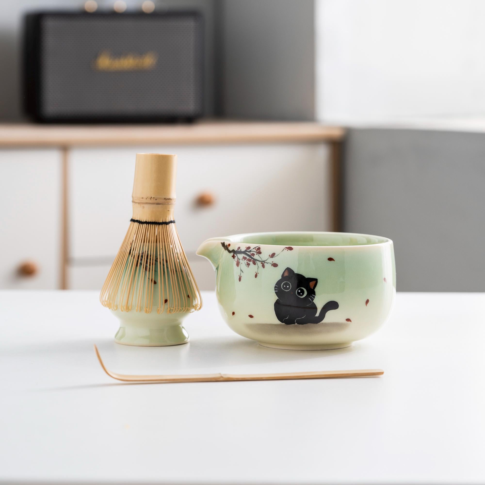 green-cat-hand-painted-ceramic-matcha-bowl-set-with-bamboo-whisk-450ml-starter-kit-03 Green Cat Hand-painted Ceramic Matcha Bowl Set with Bamboo Whisk, 450ml Starter Kit
