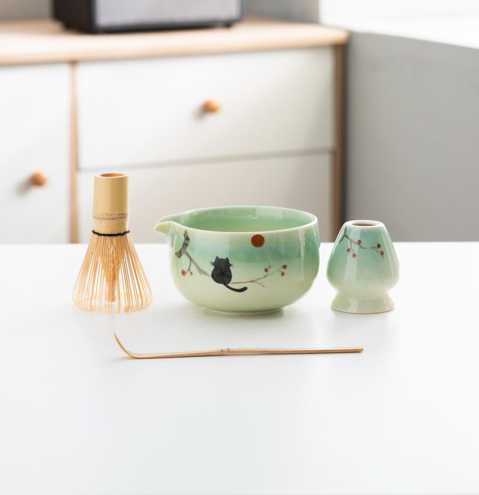 green-cat-hand-painted-ceramic-matcha-bowl-set-with-bamboo-whisk-and-holder-450ml-starter-kit-01 Green Cat Hand-painted Ceramic Matcha Bowl Set with Bamboo Whisk & Holder, 450ml Starter Kit