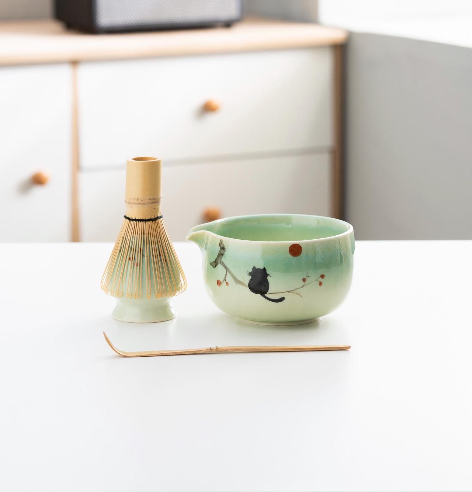 green-cat-hand-painted-ceramic-matcha-bowl-set-with-bamboo-whisk-and-holder-450ml-starter-kit-02 Green Cat Hand-painted Ceramic Matcha Bowl Set with Bamboo Whisk & Holder, 450ml Starter Kit