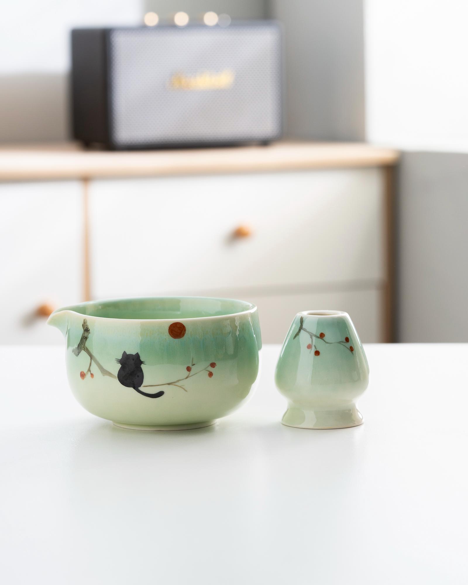 green-cat-hand-painted-ceramic-matcha-bowl-set-with-bamboo-whisk-and-holder-450ml-starter-kit-03 Green Cat Hand-painted Ceramic Matcha Bowl Set with Bamboo Whisk & Holder, 450ml Starter Kit