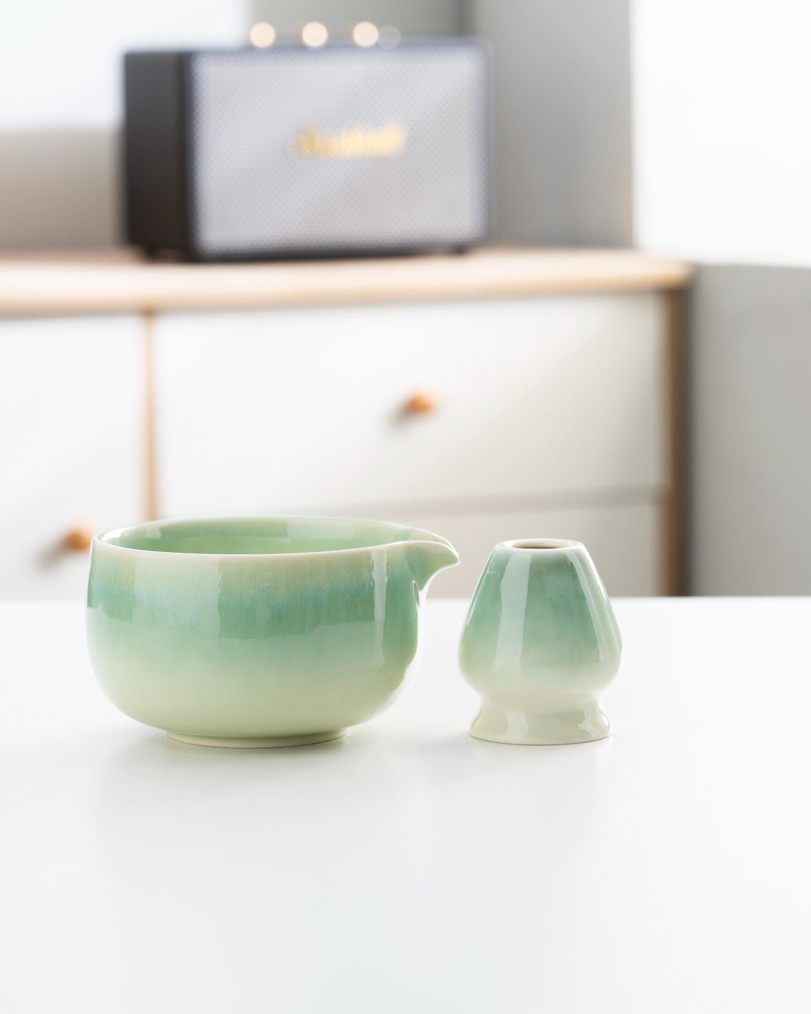 green-cat-hand-painted-ceramic-matcha-bowl-set-with-bamboo-whisk-and-holder-450ml-starter-kit-04 Green Cat Hand-painted Ceramic Matcha Bowl Set with Bamboo Whisk & Holder, 450ml Starter Kit