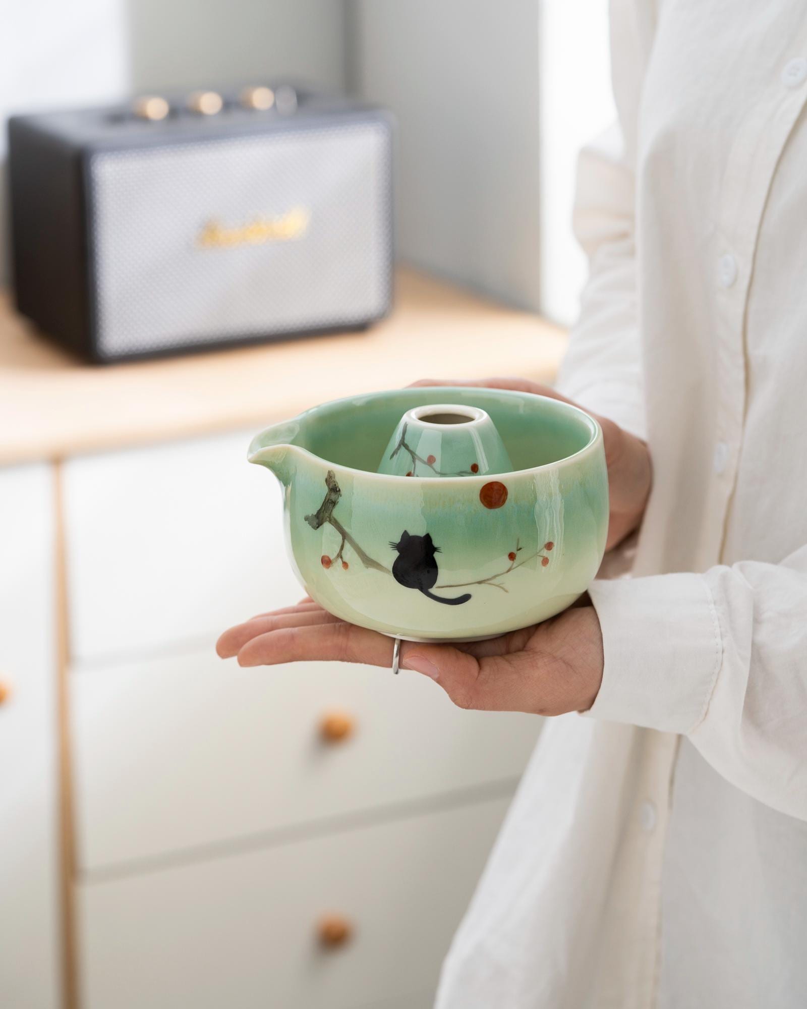 green-cat-hand-painted-ceramic-matcha-bowl-set-with-bamboo-whisk-and-holder-450ml-starter-kit-05 Green Cat Hand-painted Ceramic Matcha Bowl Set with Bamboo Whisk & Holder, 450ml Starter Kit