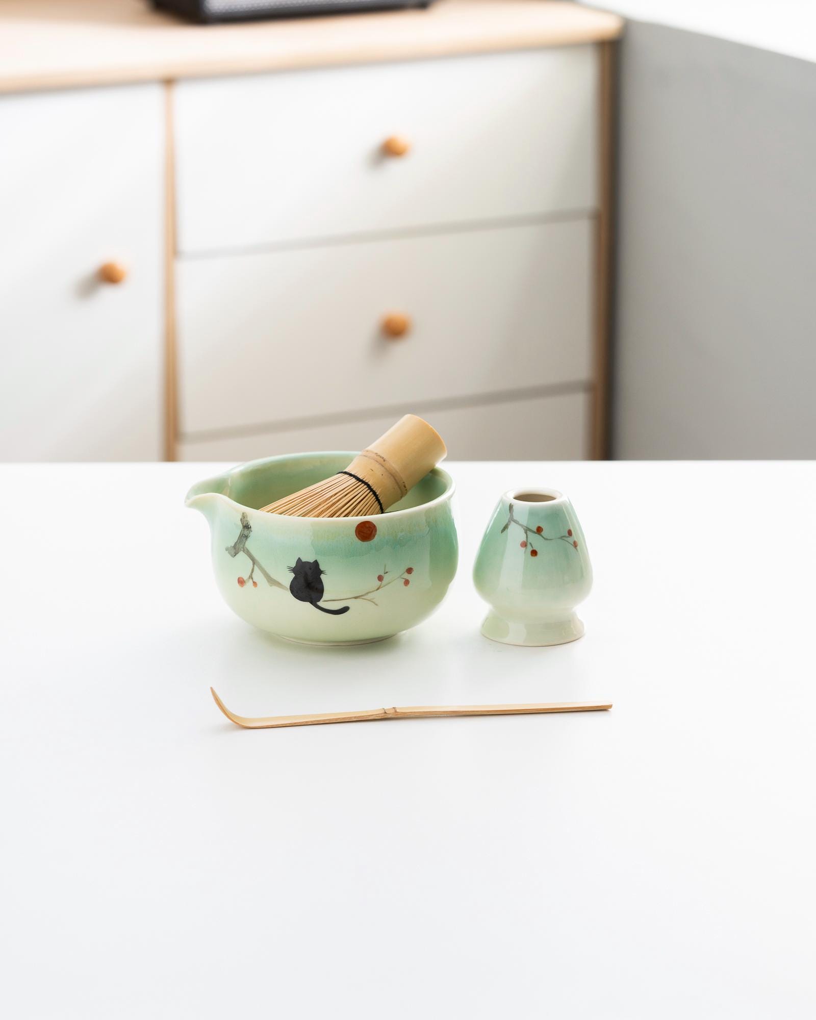 green-cat-hand-painted-ceramic-matcha-bowl-set-with-bamboo-whisk-and-holder-450ml-starter-kit-06 Green Cat Hand-painted Ceramic Matcha Bowl Set with Bamboo Whisk & Holder, 450ml Starter Kit