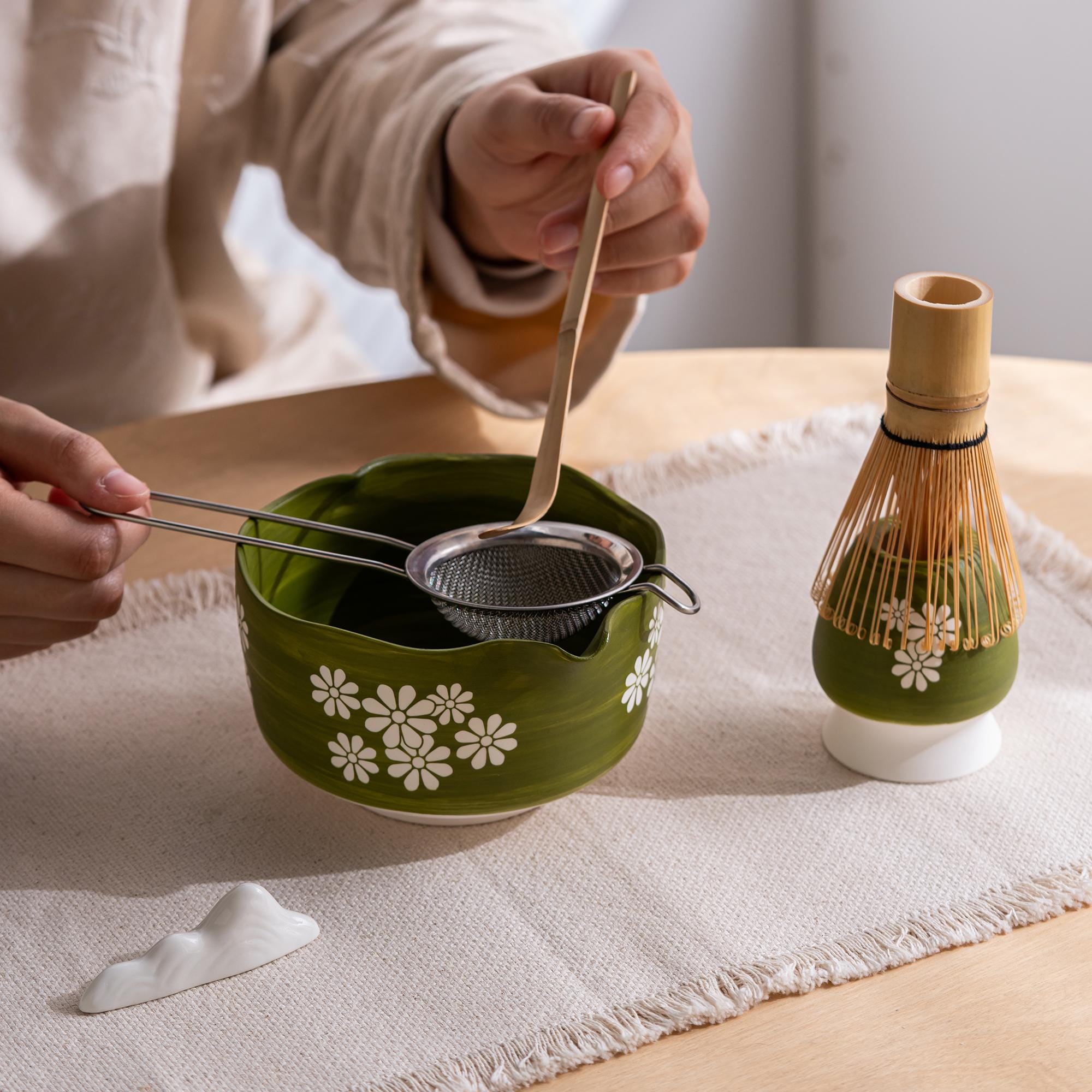 green-ceramic-matcha-bowl-set-with-bamboo-whisk-500ml-starter-kit-02 Green Ceramic Matcha Bowl Set with Bamboo Whisk, 500ml Starter Kit