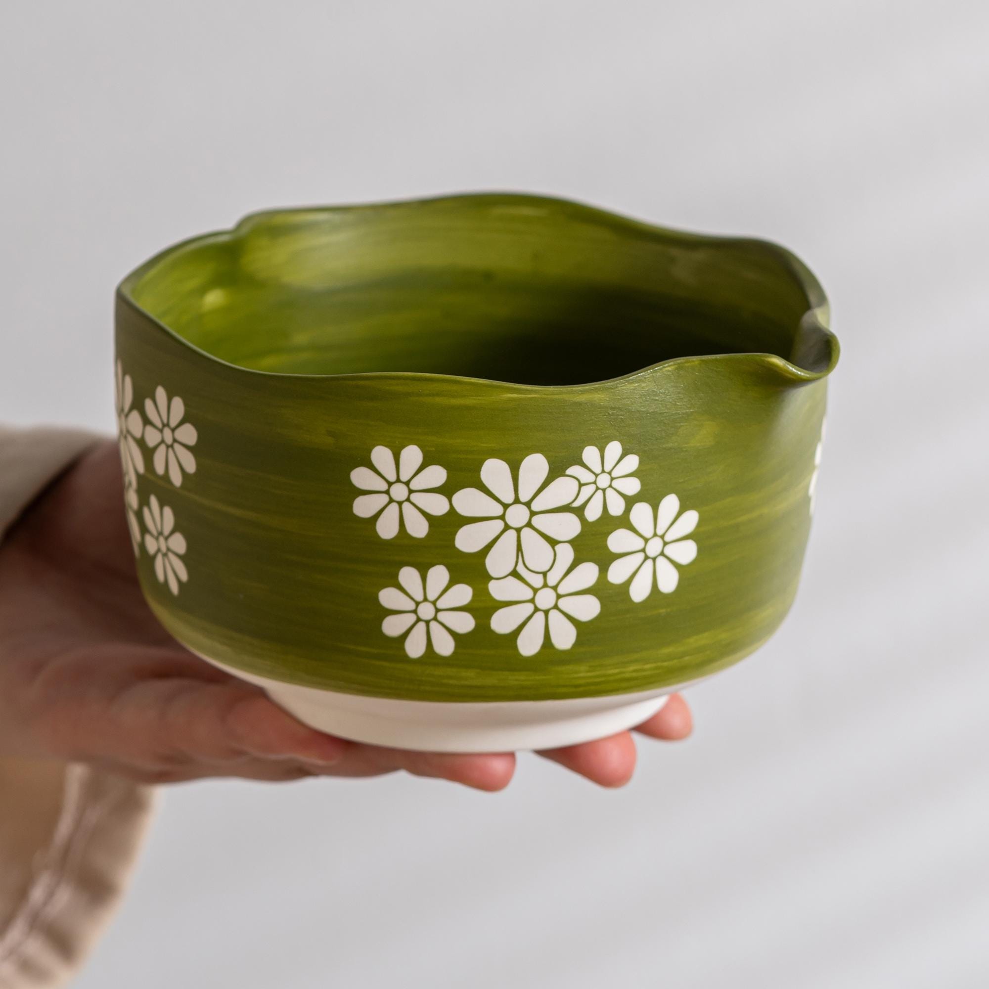 green-ceramic-matcha-bowl-set-with-bamboo-whisk-500ml-starter-kit-06 Green Ceramic Matcha Bowl Set with Bamboo Whisk, 500ml Starter Kit