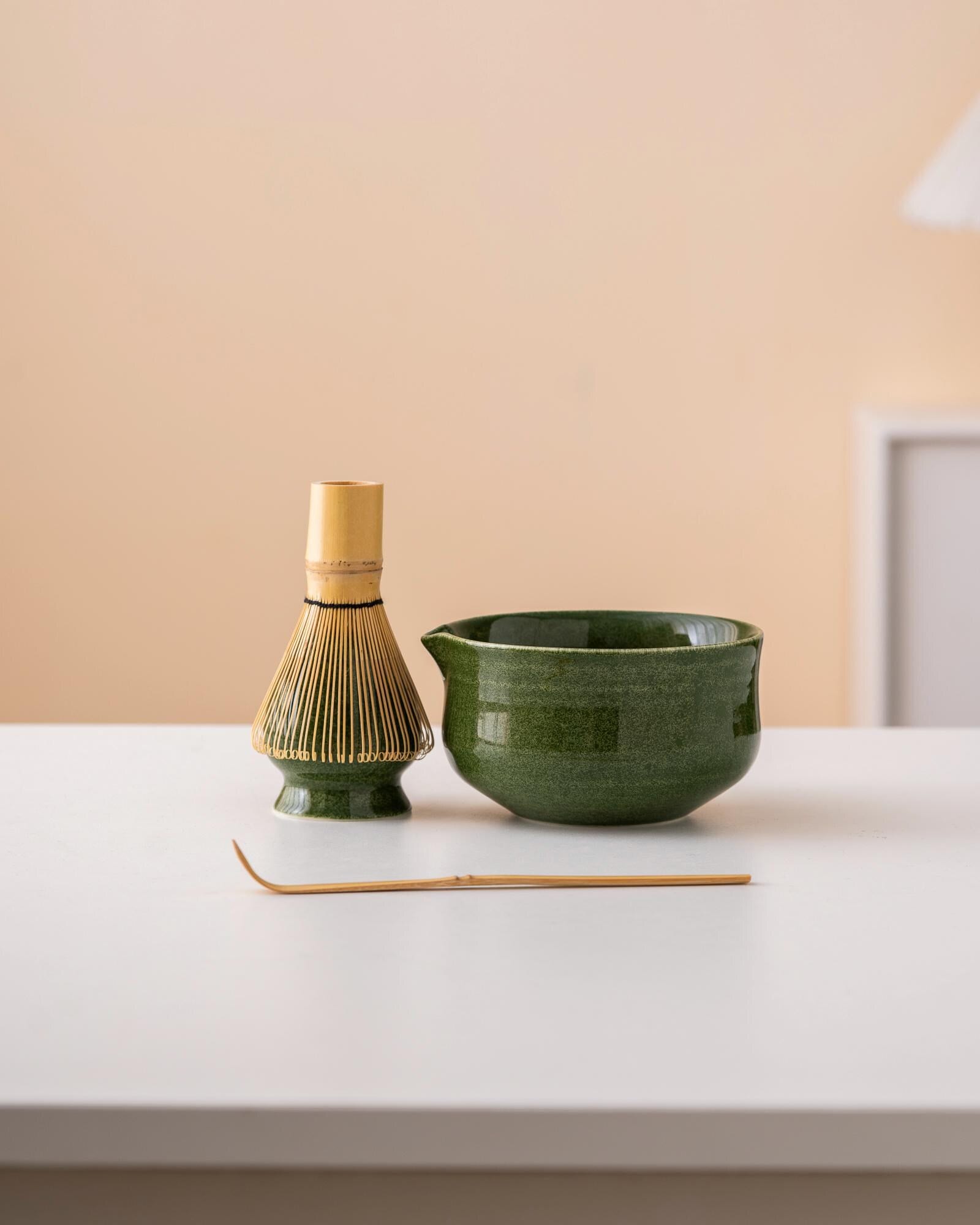 green-ceramic-matcha-bowl-set-with-spout-bamboo-whisk-and-holder-450ml-starter-kit-01 Green Ceramic Matcha Bowl Set with Spout, Bamboo Whisk & Holder, 450ml Starter Kit