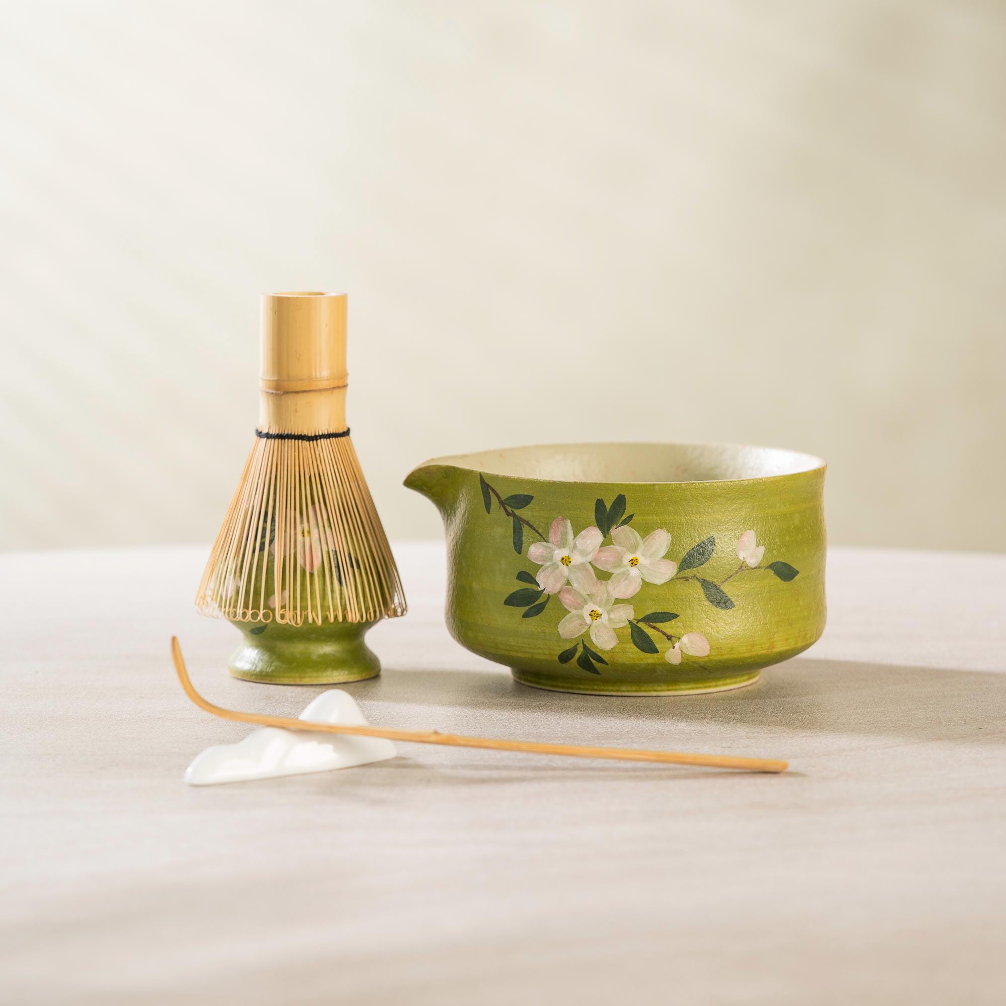 green-floral-hand-painted-ceramic-matcha-bowl-set-500ml-starter-kit-04 Green Floral Hand-painted Ceramic Matcha Bowl Set, 500ml Starter Kit