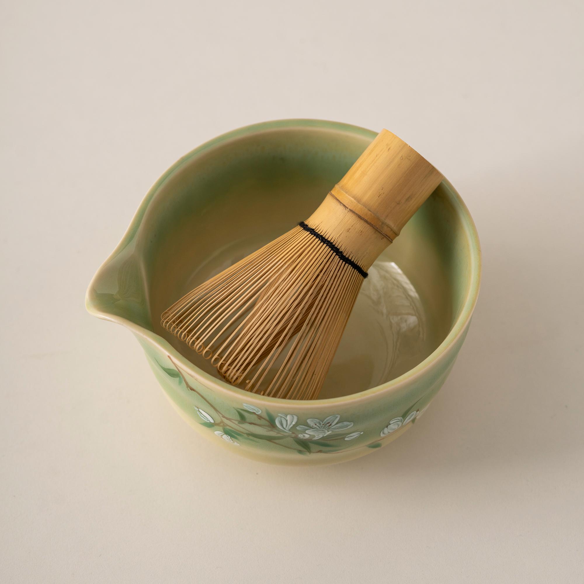 green-floral-hand-painted-ceramic-matcha-bowl-set-with-bamboo-whisk-and-holder-450ml-starter-kit-06 Green Floral Hand-painted Ceramic Matcha Bowl Set with Bamboo Whisk & Holder, 450ml Starter Kit