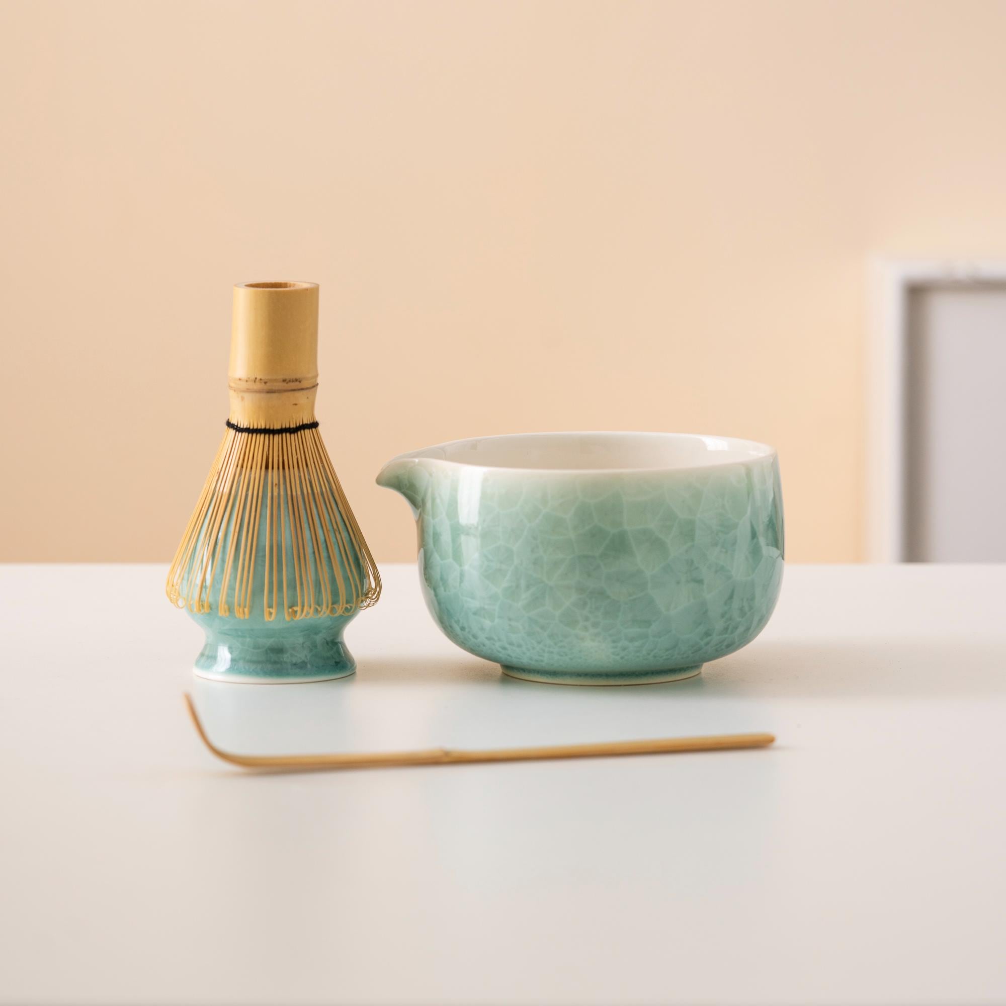 Green Flower Ceramic Matcha Bowl Set with Spout, Bamboo Whisk & Holder, 450ml Gift Kit