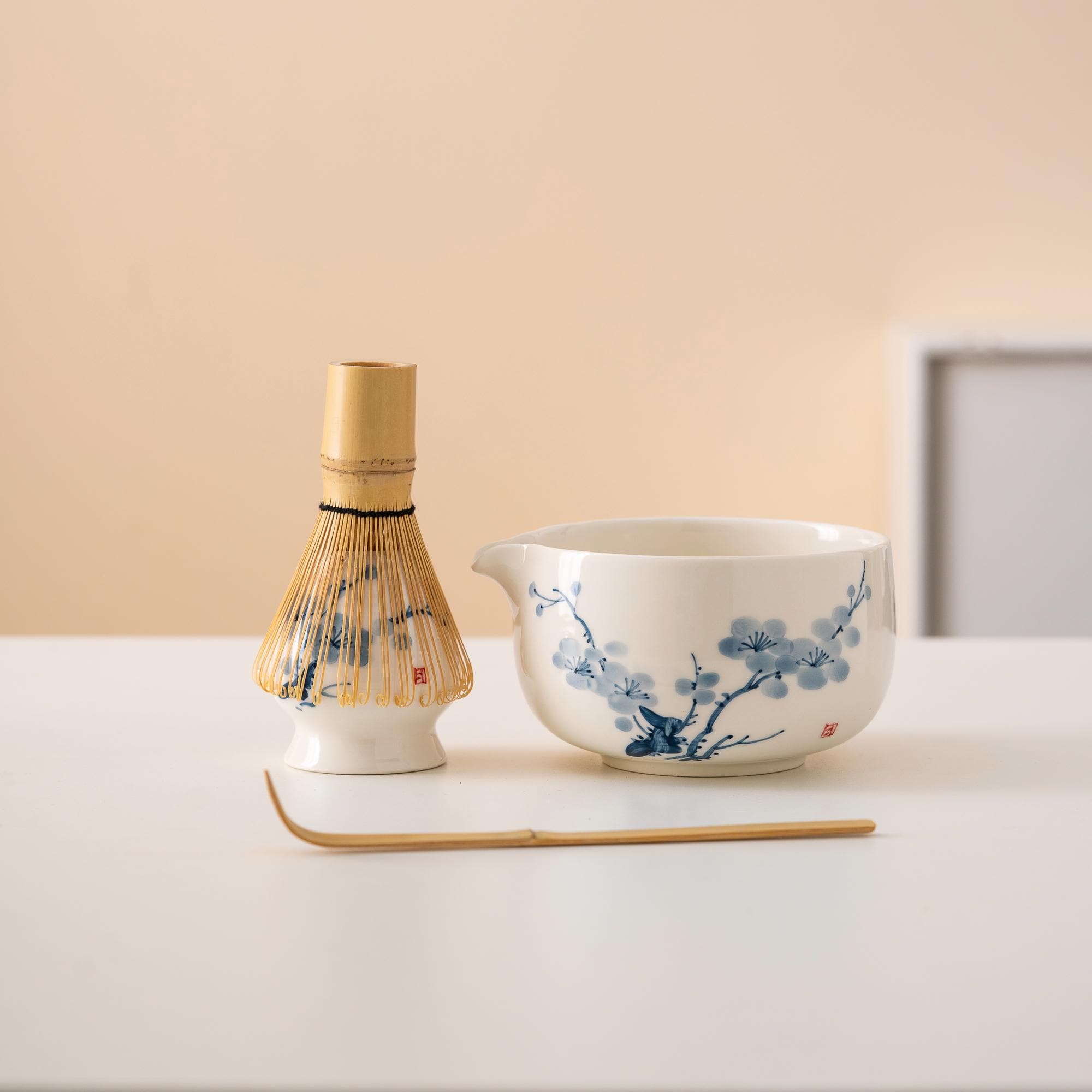 hand-painted-ceramic-matcha-bowl-set-with-spout-bamboo-whisk-and-holder-450ml-gift-kit-01 Hand-painted Ceramic Matcha Bowl Set with Spout, Bamboo Whisk & Holder, 450ml Gift Kit