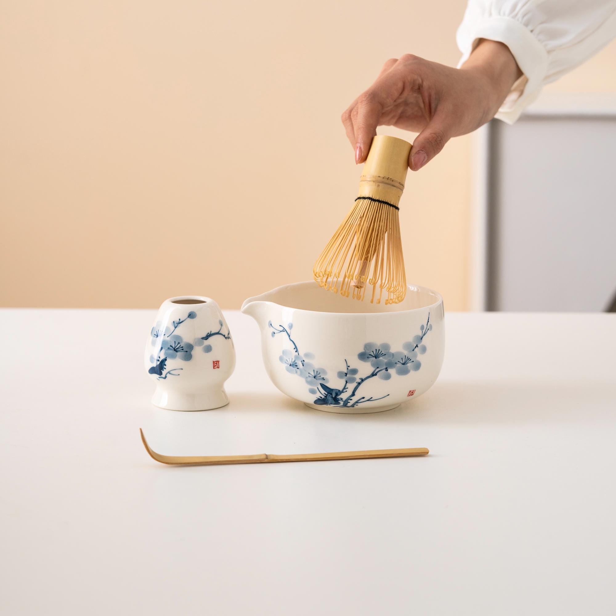 hand-painted-ceramic-matcha-bowl-set-with-spout-bamboo-whisk-and-holder-450ml-gift-kit-05 Hand-painted Ceramic Matcha Bowl Set with Spout, Bamboo Whisk & Holder, 450ml Gift Kit