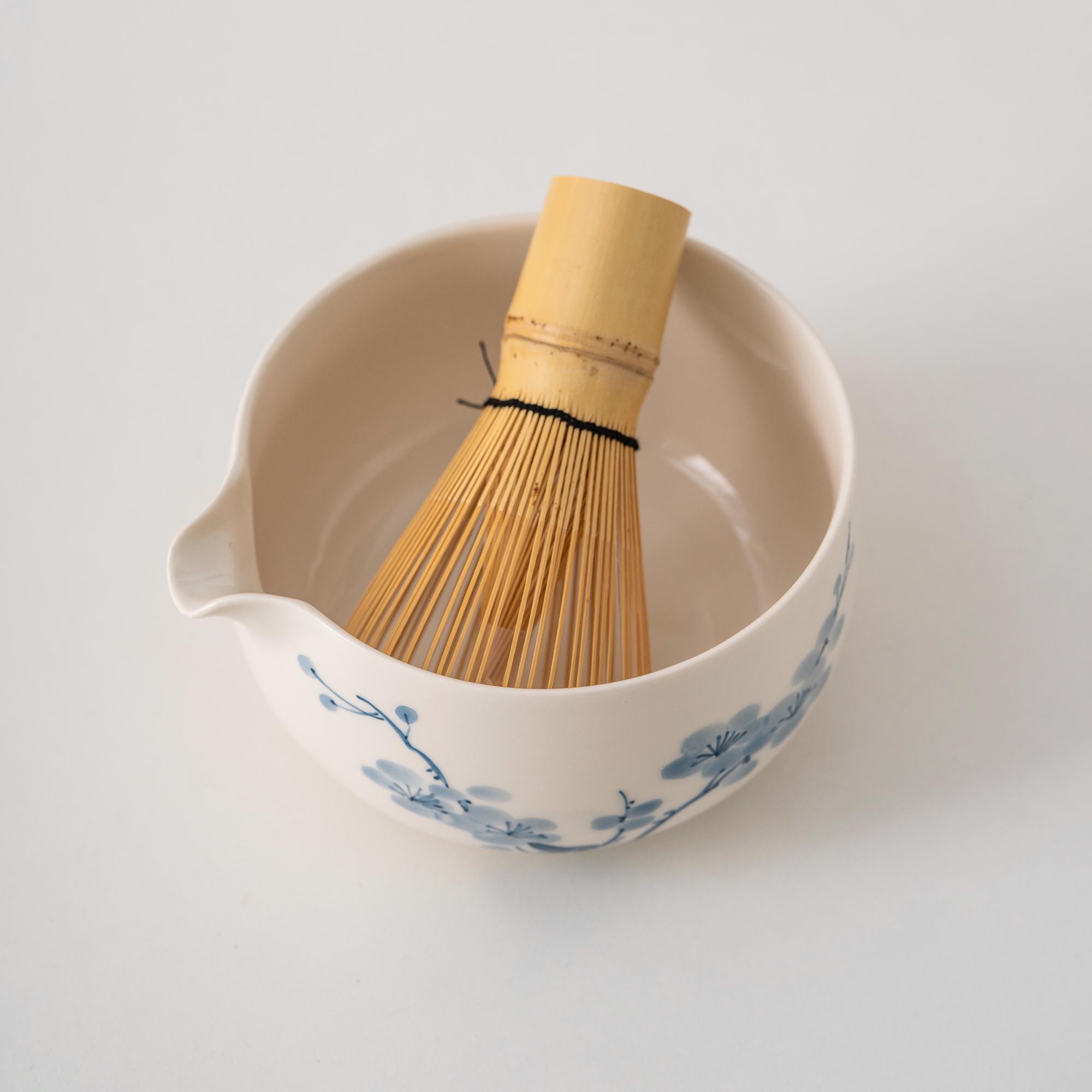 hand-painted-ceramic-matcha-bowl-set-with-spout-bamboo-whisk-and-holder-450ml-gift-kit-06 Hand-painted Ceramic Matcha Bowl Set with Spout, Bamboo Whisk & Holder, 450ml Gift Kit