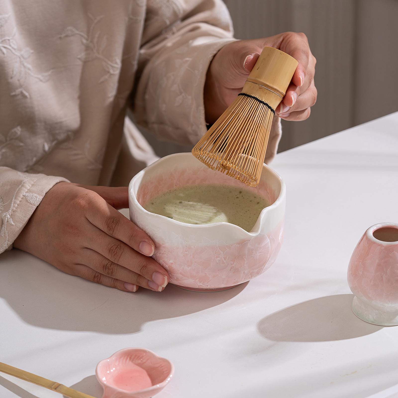 pink-crystalline-ceramic-matcha-bowl-set-with-bamboo-whisk-600ml-starter-kit-03 Pink Crystalline Ceramic Matcha Bowl Set with Bamboo Whisk, 600ml Starter Kit