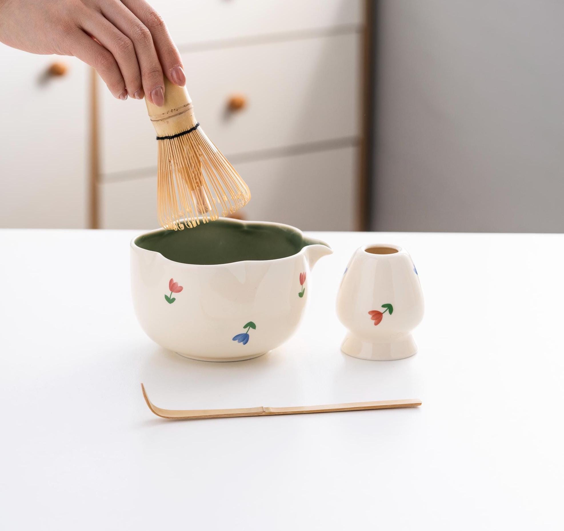pink-white-floral-ceramic-matcha-bowl-set-with-bamboo-whisk-500ml-gift-kit-01 Pink White Floral Ceramic Matcha Bowl Set with Bamboo Whisk, 500ml Gift Kit