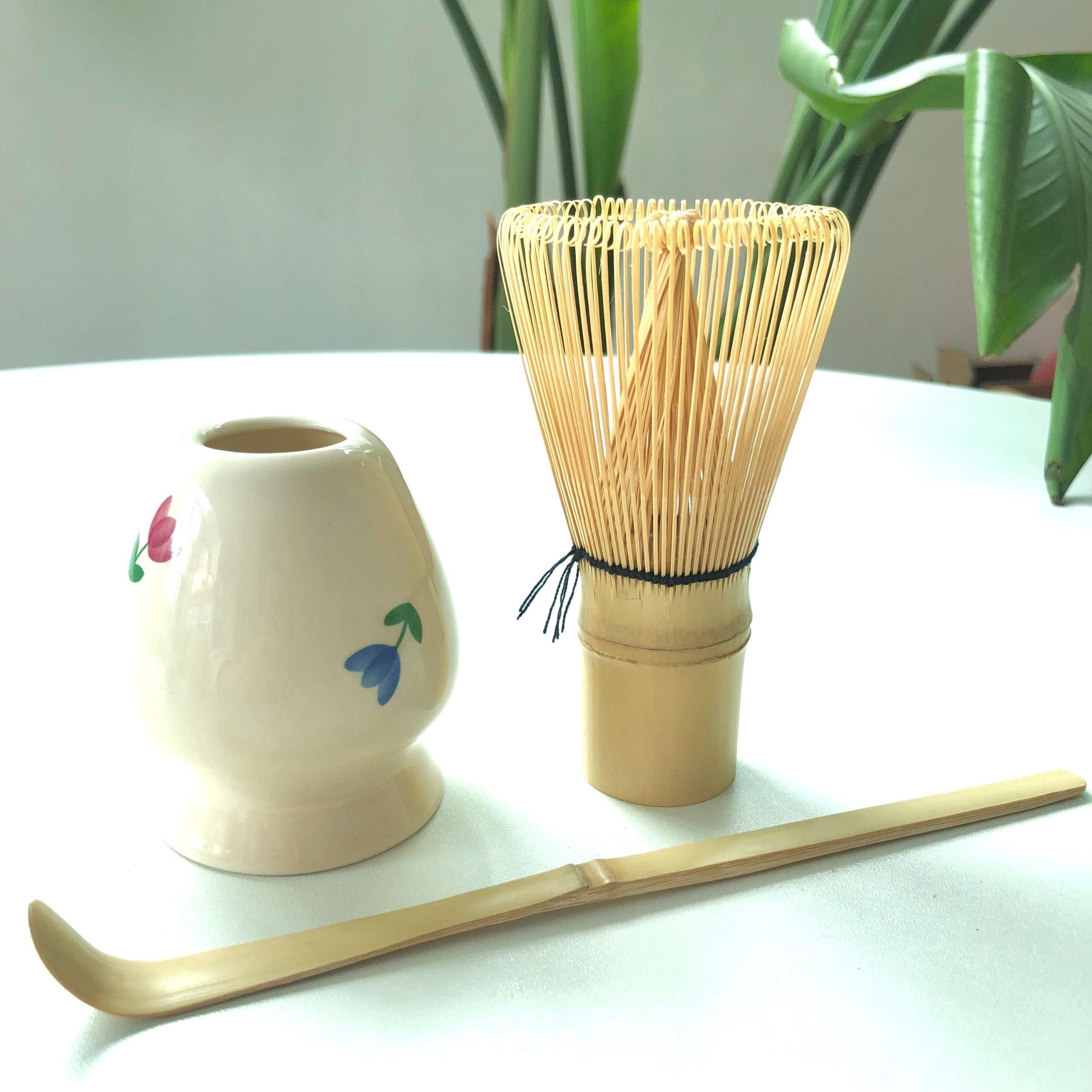 pink-white-floral-ceramic-matcha-bowl-set-with-bamboo-whisk-500ml-gift-kit-05 Pink White Floral Ceramic Matcha Bowl Set with Bamboo Whisk, 500ml Gift Kit