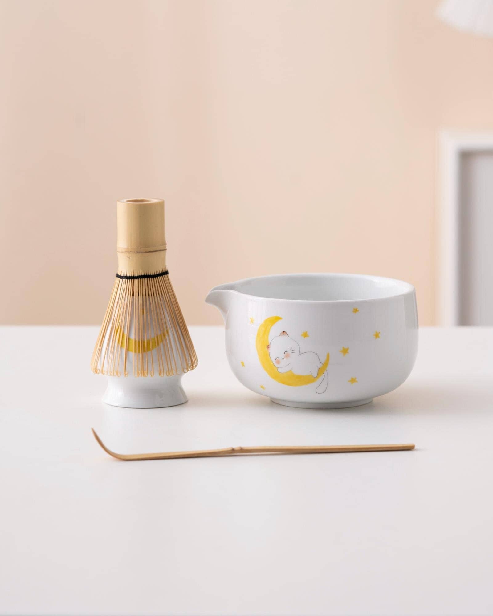 white-cat-hand-painted-ceramic-matcha-bowl-set-with-bamboo-whisk-and-holder-450ml-starter-kit-01 White Cat Hand-painted Ceramic Matcha Bowl Set with Bamboo Whisk & Holder, 450ml Starter Kit