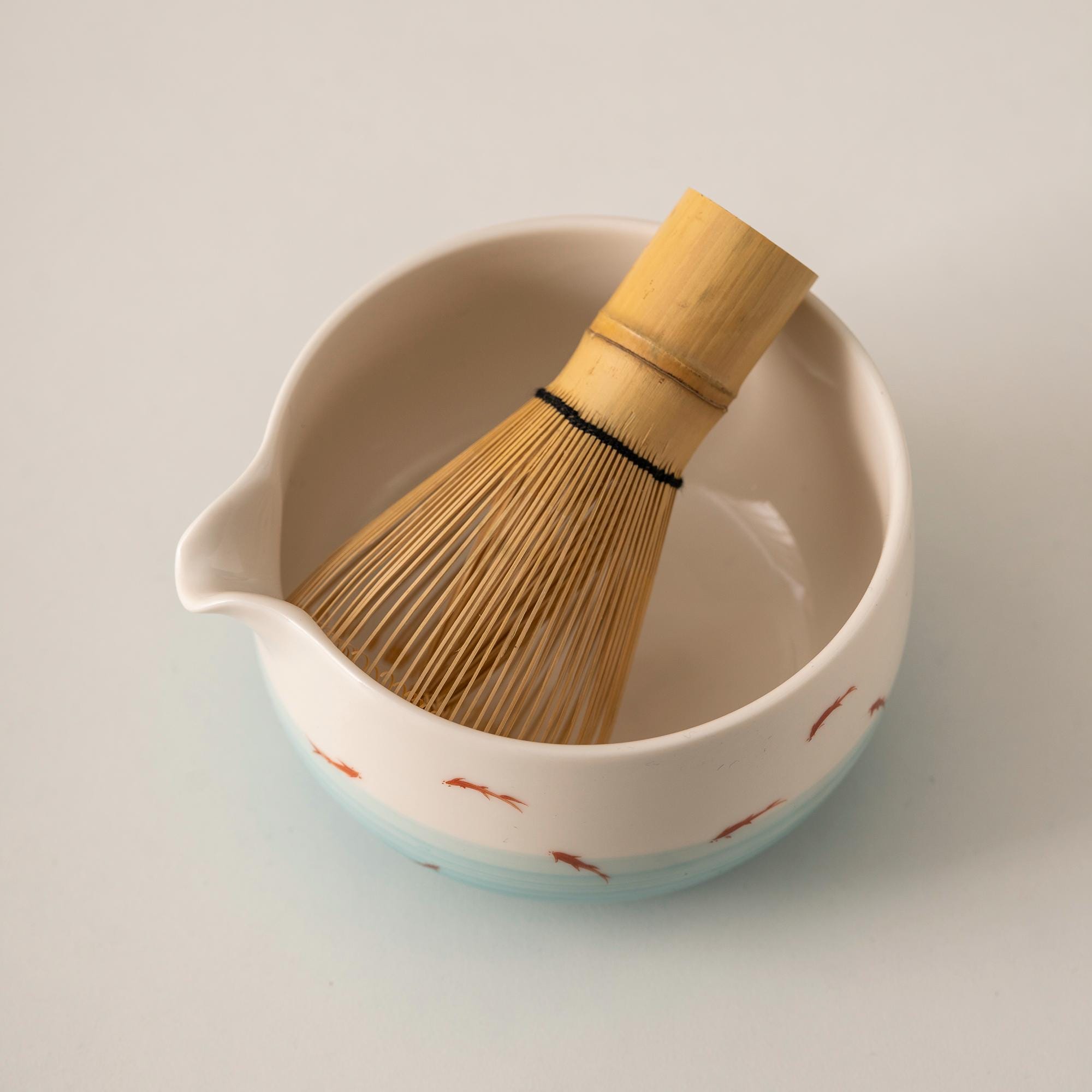white-fish-hand-painted-ceramic-matcha-bowl-set-with-spout-bamboo-whisk-and-holder-450ml-gift-kit-06 White Fish Hand-painted Ceramic Matcha Bowl Set with Spout, Bamboo Whisk & Holder, 450ml Gift Kit