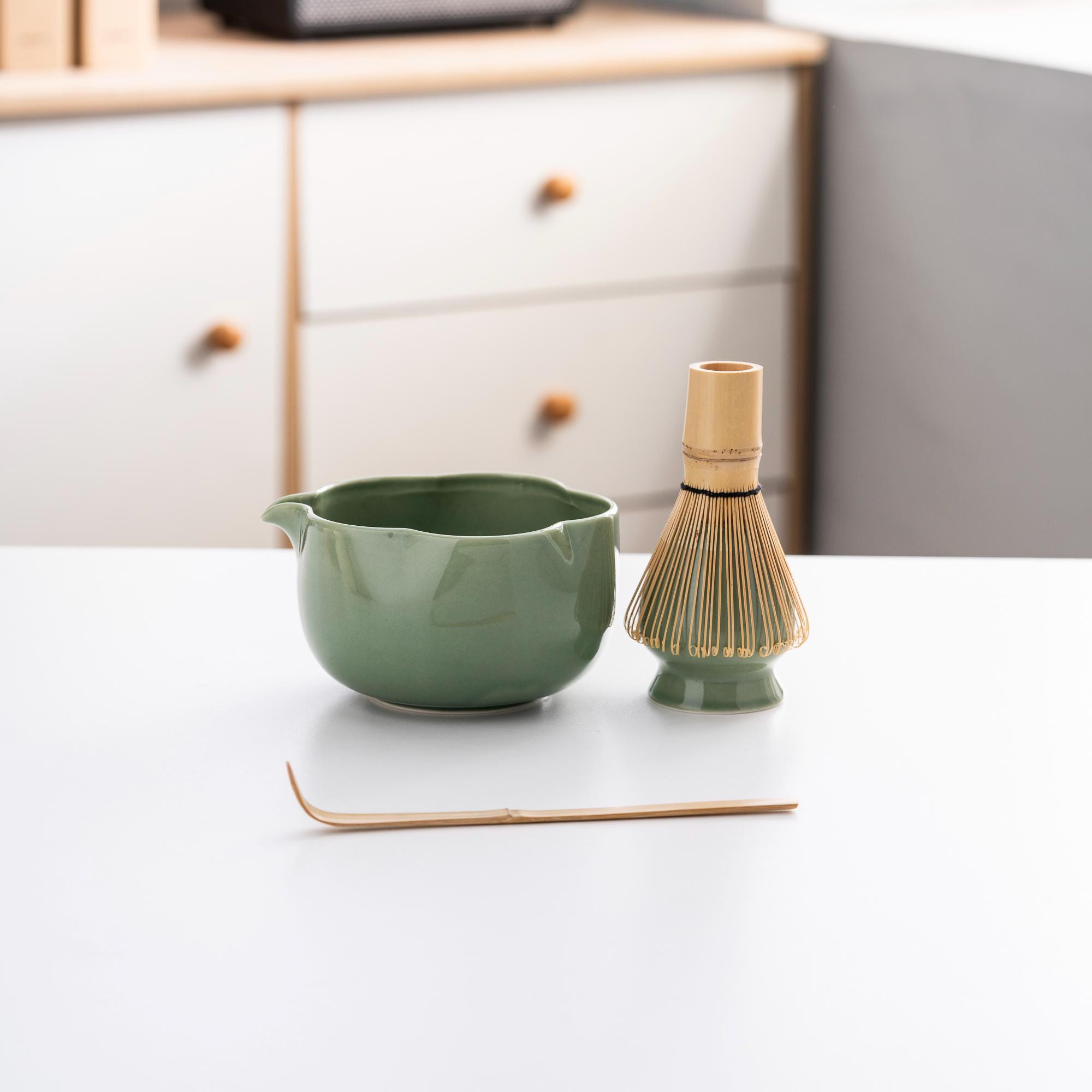 white-floral-ceramic-matcha-bowl-set-with-bamboo-whisk-and-holder-500ml-starter-kit-01 White Floral Ceramic Matcha Bowl Set with Bamboo Whisk & Holder, 500ml Starter Kit