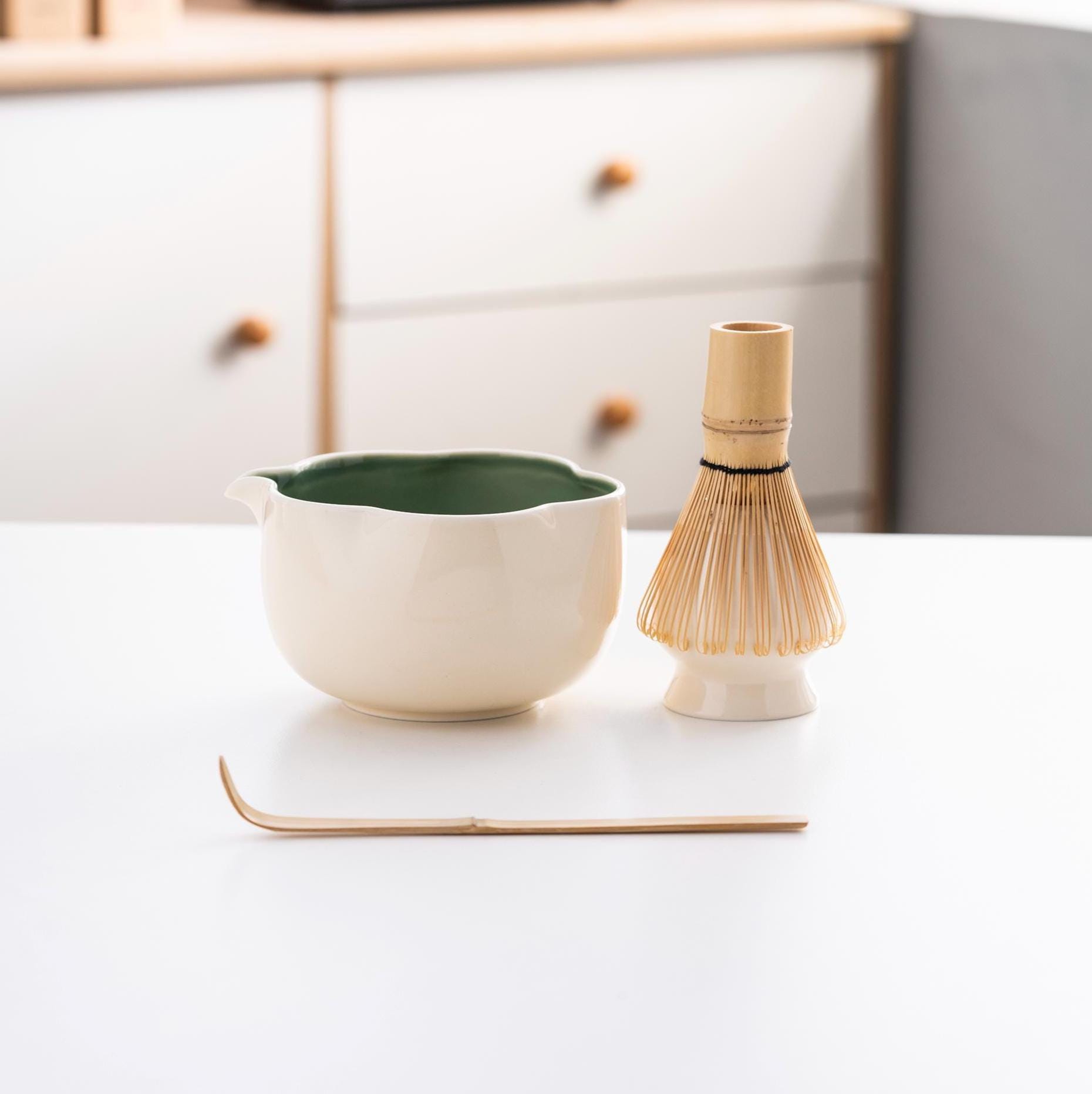 white-floral-ceramic-matcha-bowl-set-with-bamboo-whisk-and-holder-500ml-starter-kit-01 White Floral Ceramic Matcha Bowl Set with Bamboo Whisk & Holder, 500ml Starter Kit