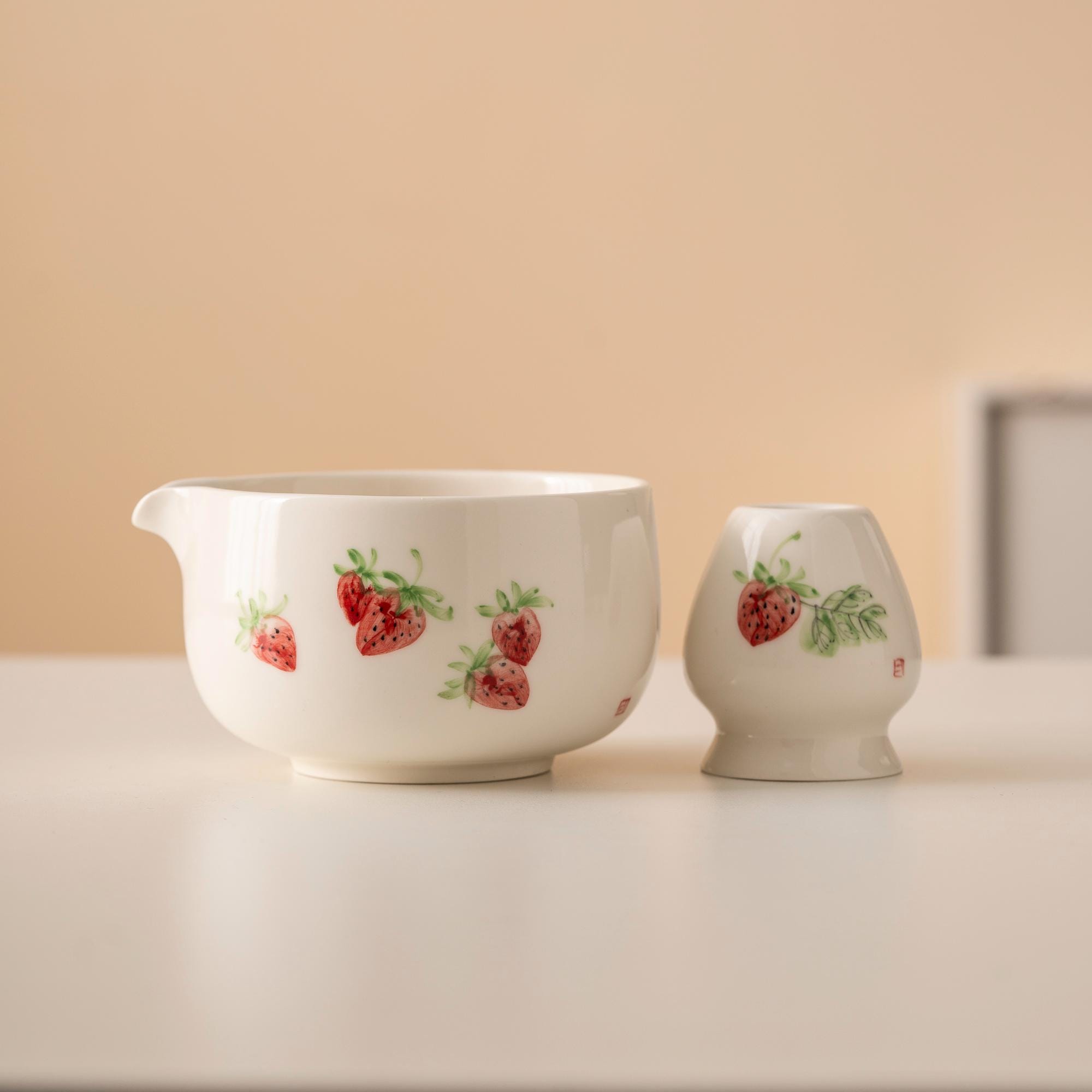white-strawberry-hand-painted-ceramic-matcha-bowl-set-with-spout-bamboo-whisk-and-holder-450ml-gift-kit-02 White Strawberry Hand-painted Ceramic Matcha Bowl Set with Spout, Bamboo Whisk & Holder, 450ml Gift Kit