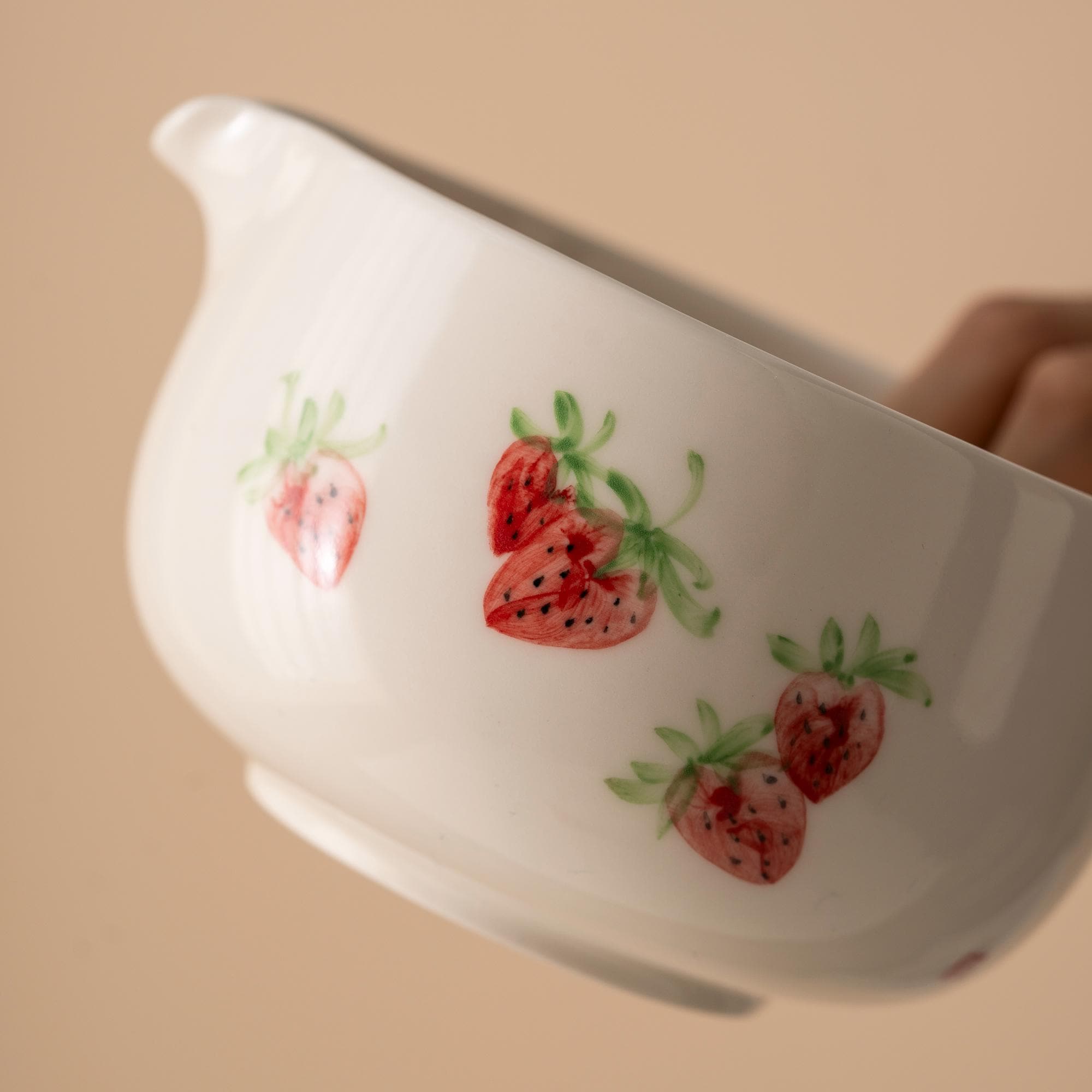 white-strawberry-hand-painted-ceramic-matcha-bowl-set-with-spout-bamboo-whisk-and-holder-450ml-gift-kit-03 White Strawberry Hand-painted Ceramic Matcha Bowl Set with Spout, Bamboo Whisk & Holder, 450ml Gift Kit